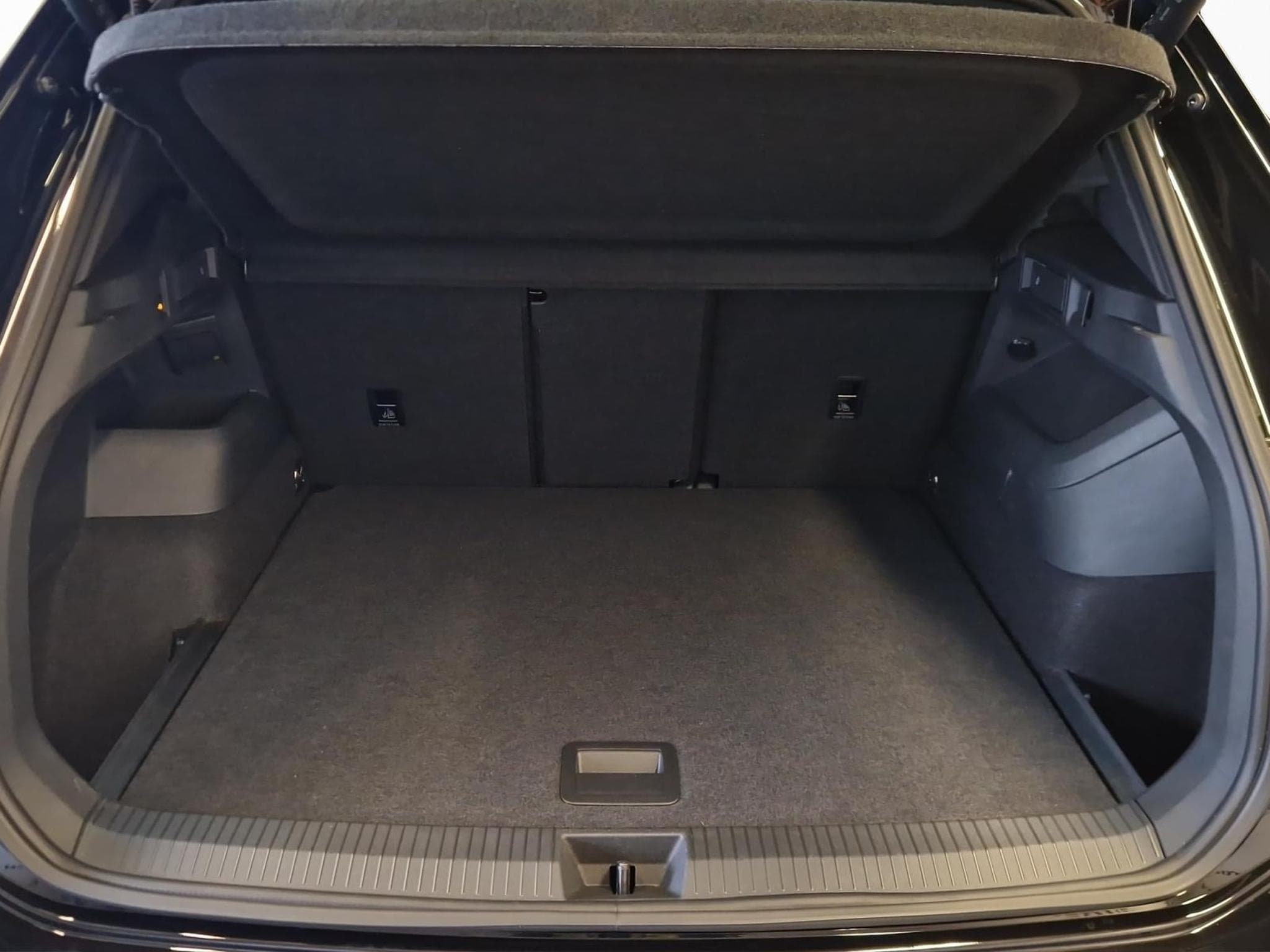 VW Tiguan R-LINE (2025) - Foto 17