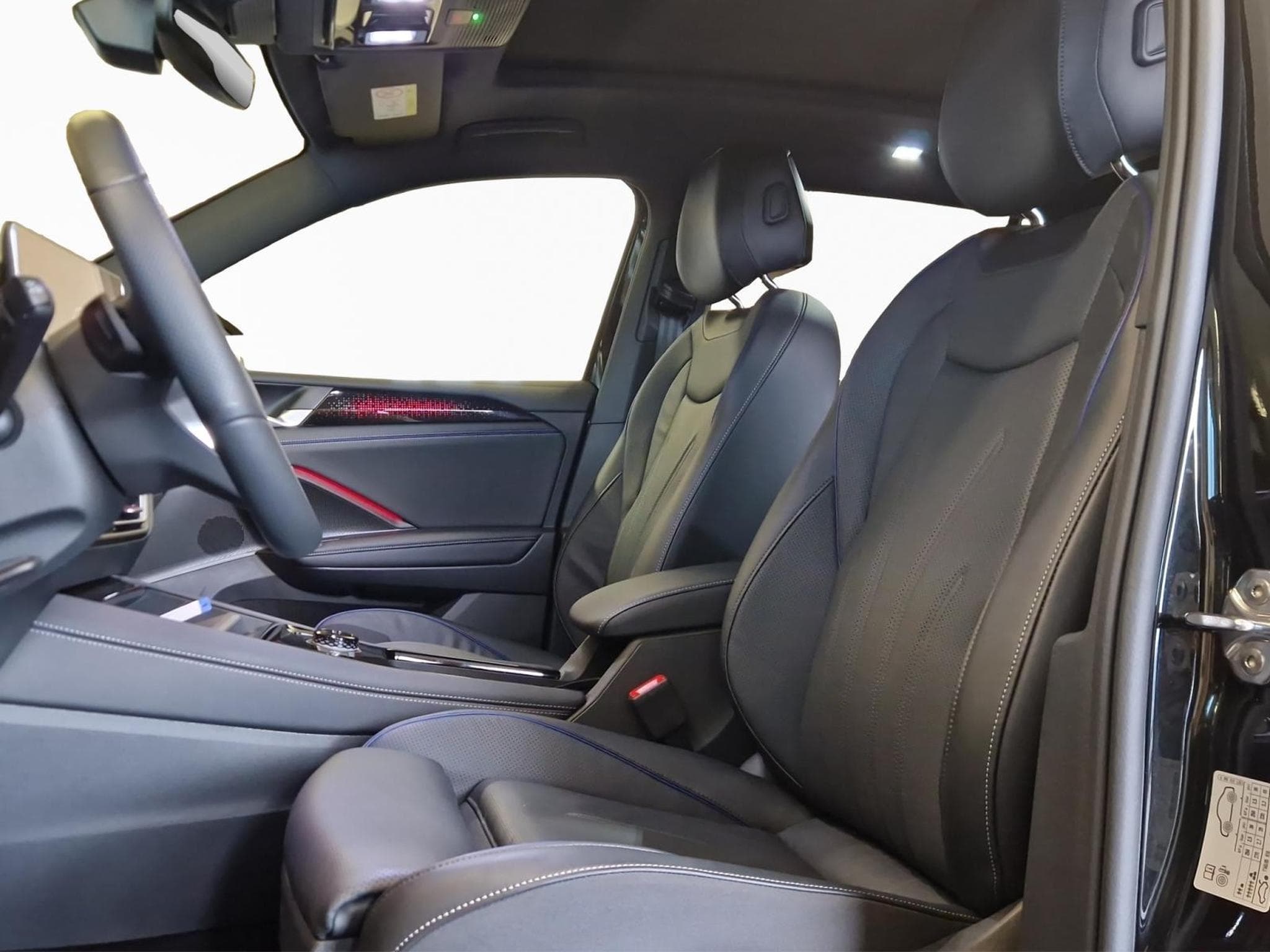 VW Tiguan R-LINE (2025) - Foto 9