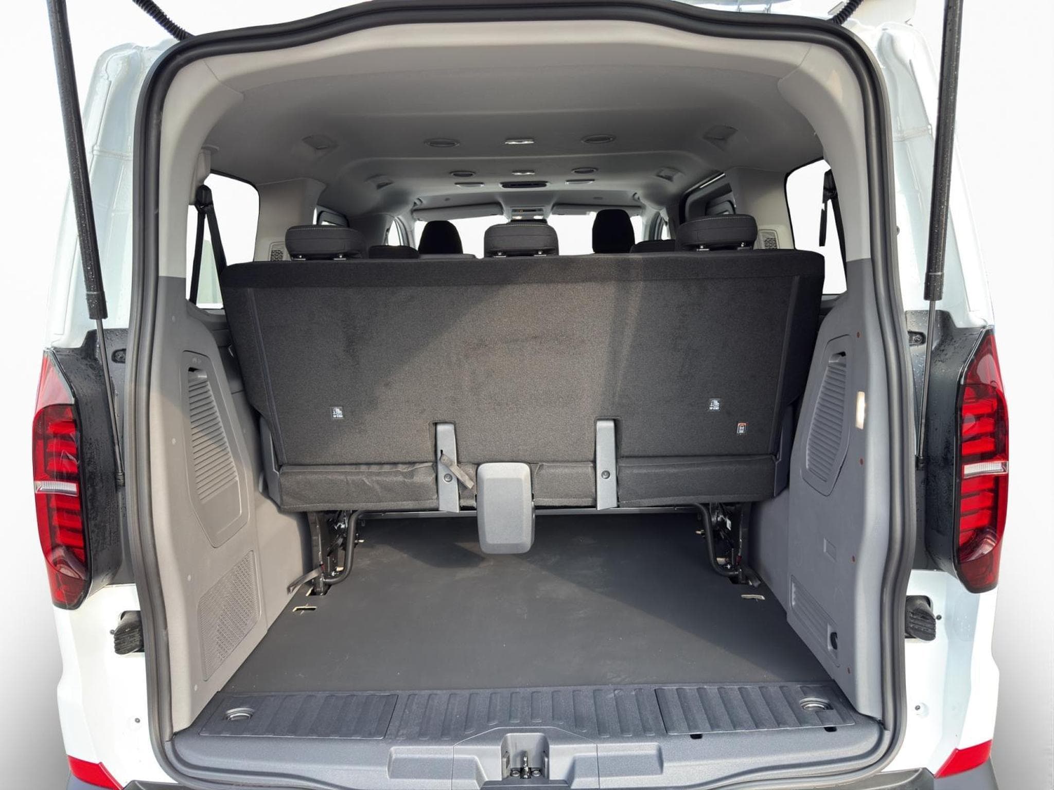 VW Caravelle COURT (2026) - Photo 16