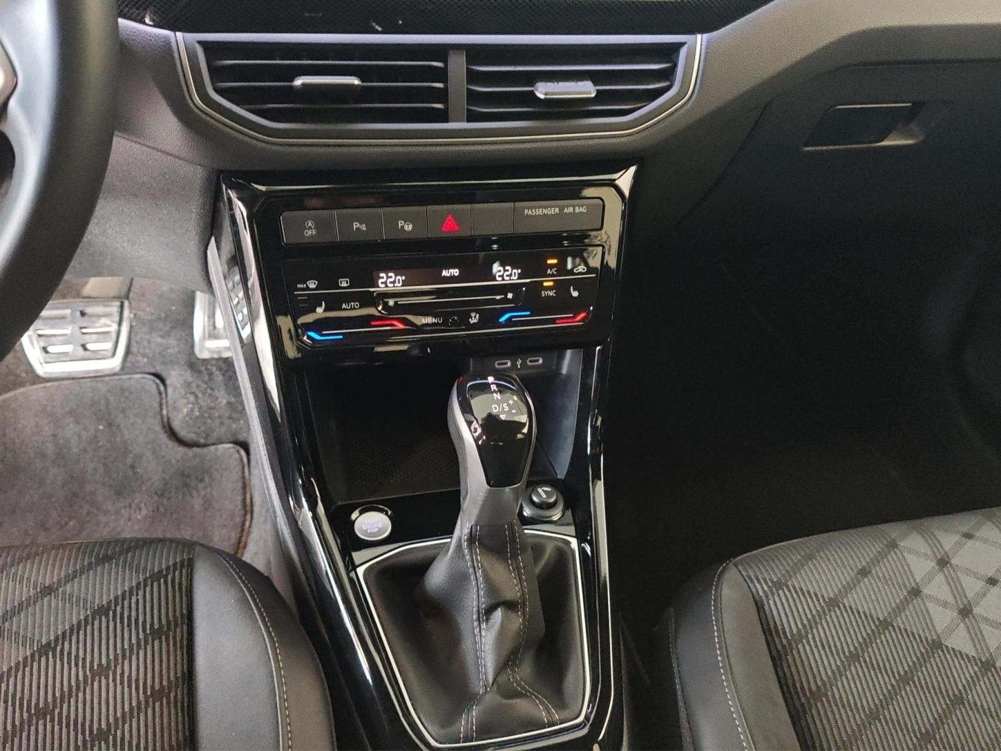 VW T-Cross R-Line (2024) - Photo 12