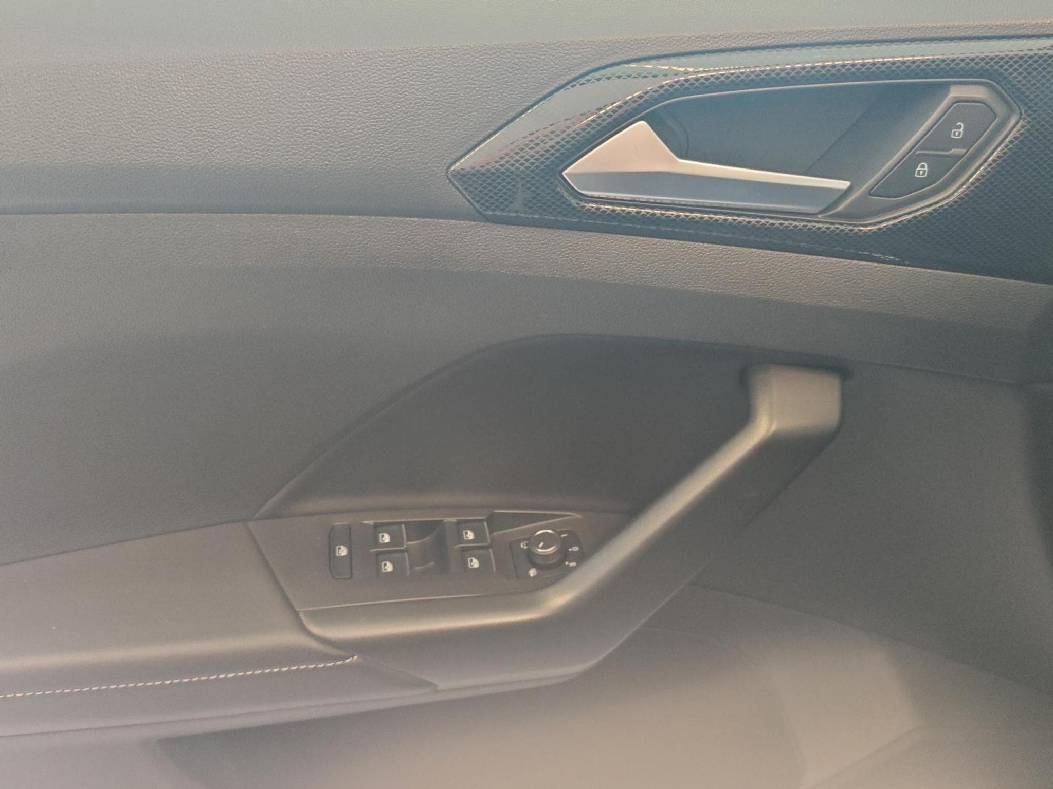 VW T-Cross R-Line (2024) - Photo 14