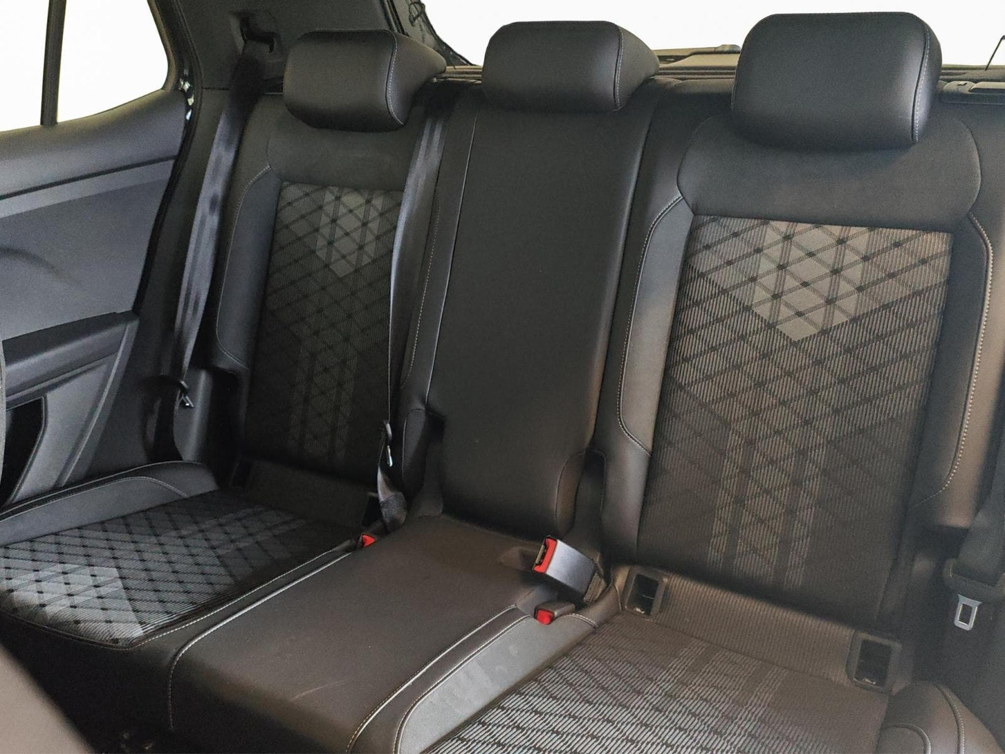 VW T-Cross R-Line (2024) - Photo 15