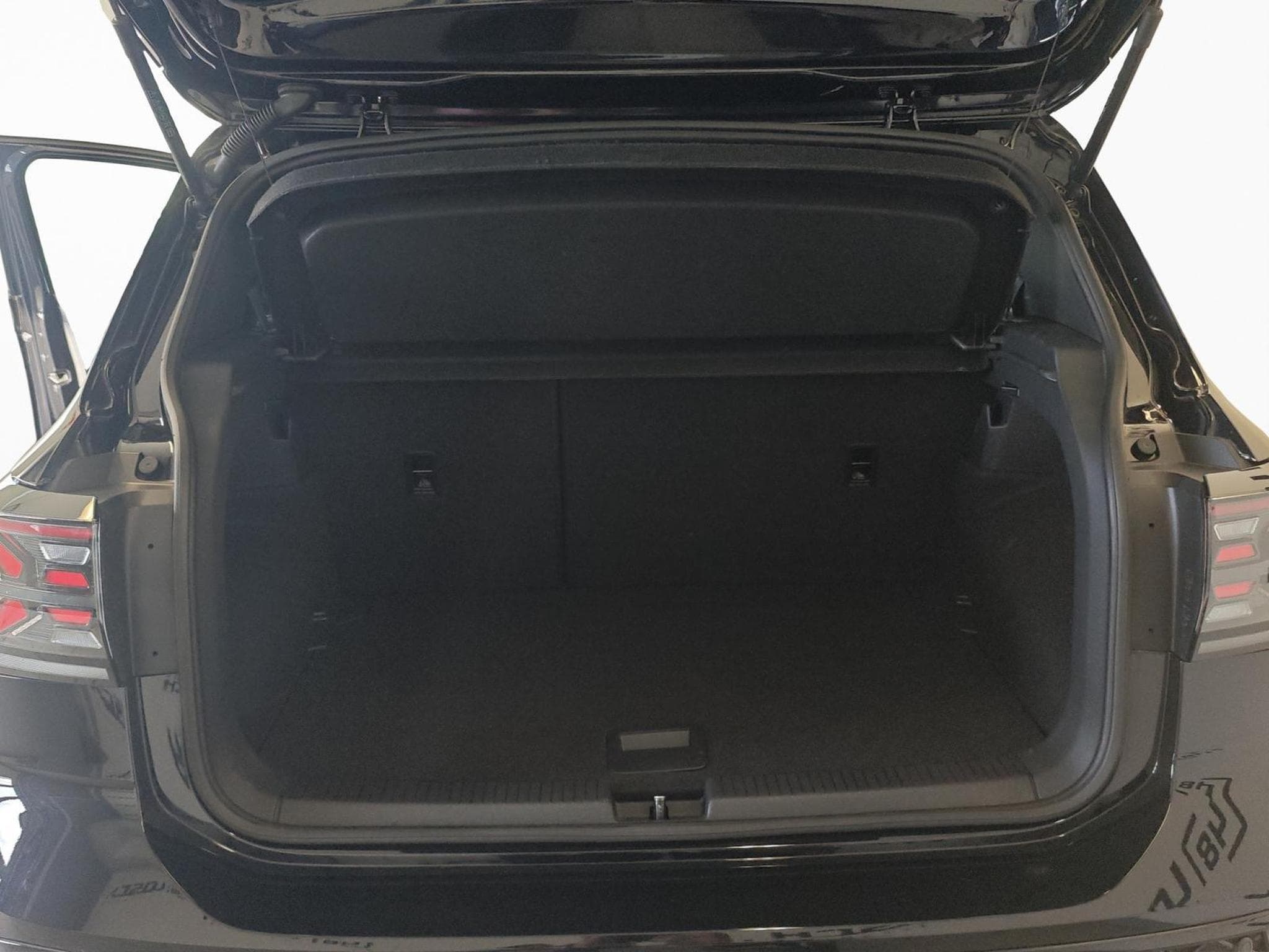 VW T-Cross R-Line (2024) - Photo 16