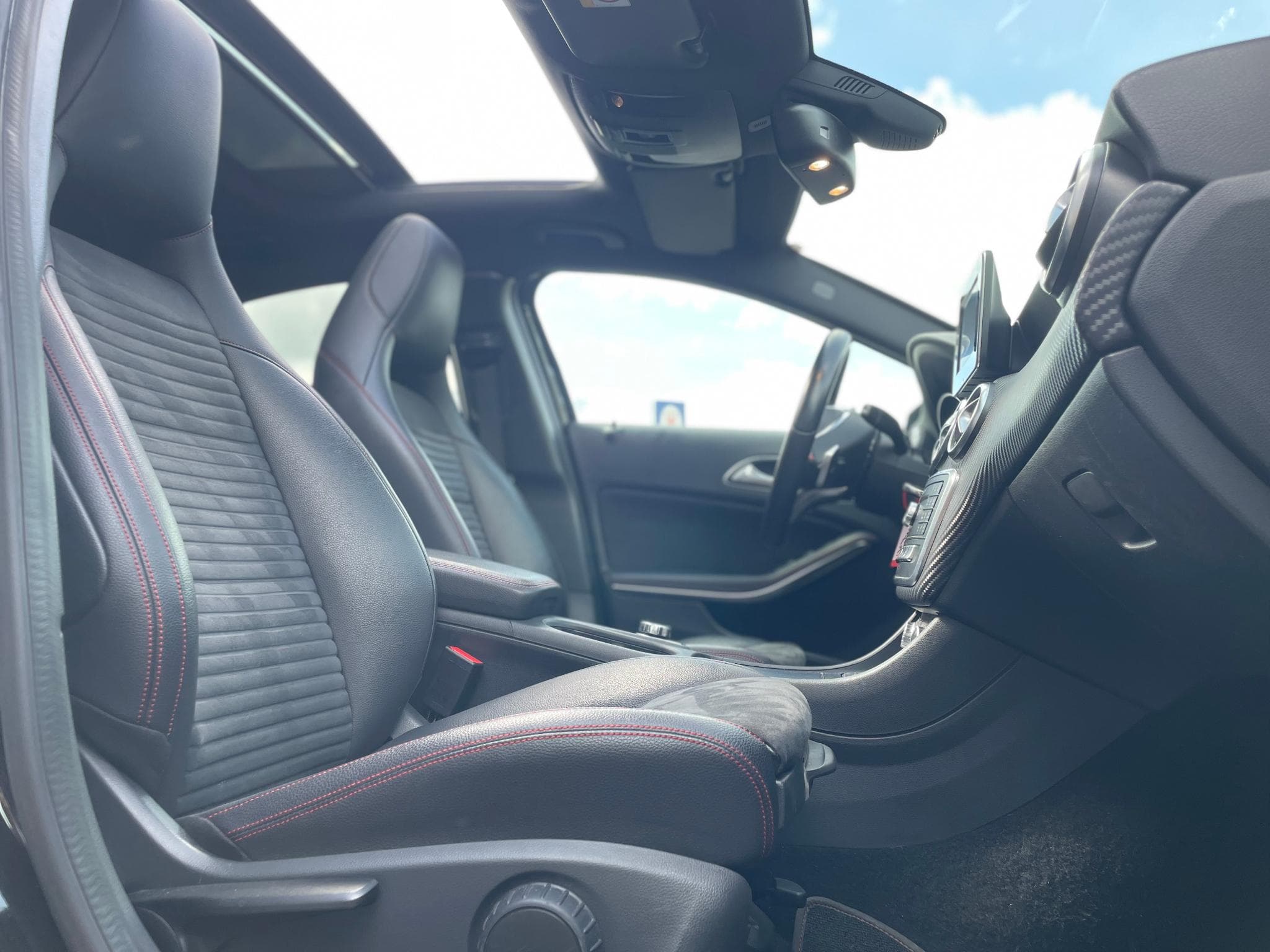 Mercedes A 180 d AMG Line 7G-DCT Toit Ouvrant (2016) - Foto 4