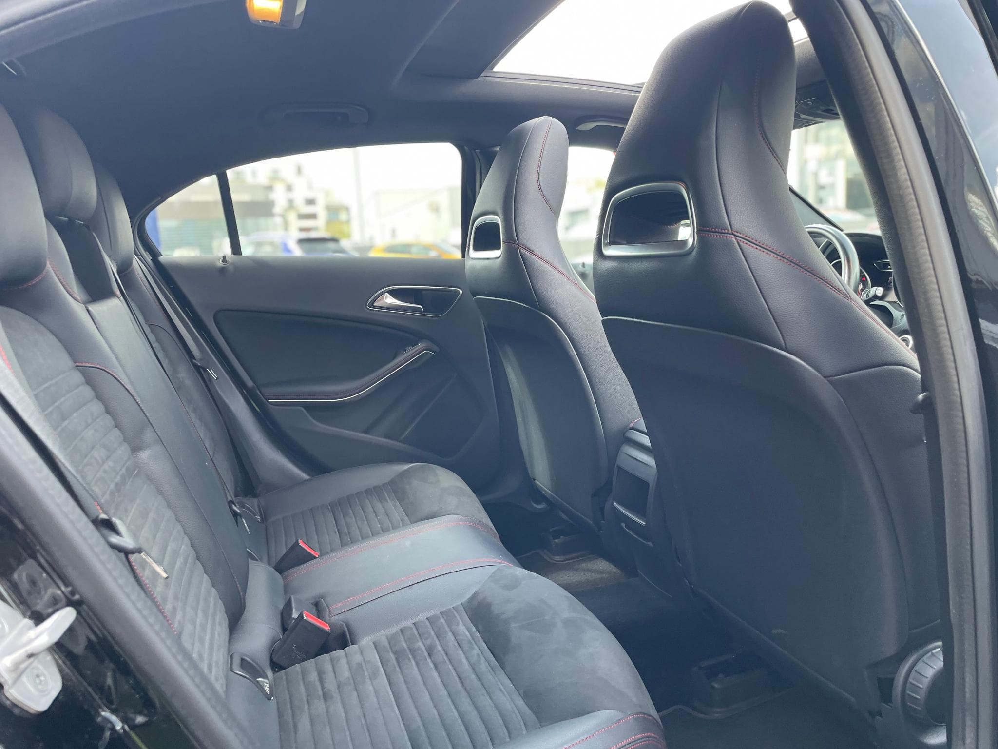 Mercedes A 180 d AMG Line 7G-DCT Toit Ouvrant (2016) - Foto 5