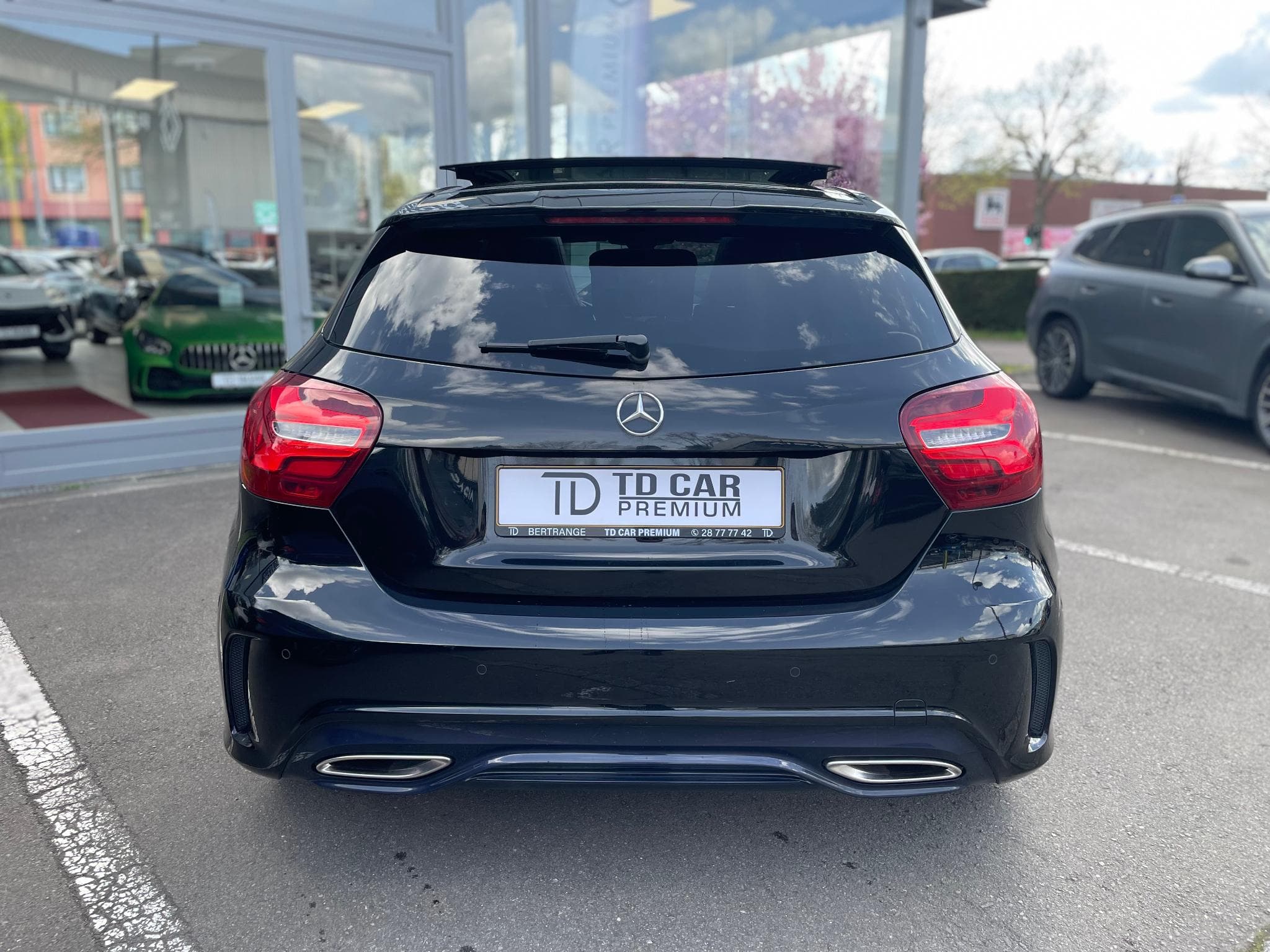 Mercedes A 180 d AMG Line 7G-DCT Toit Ouvrant (2016) - Foto 14