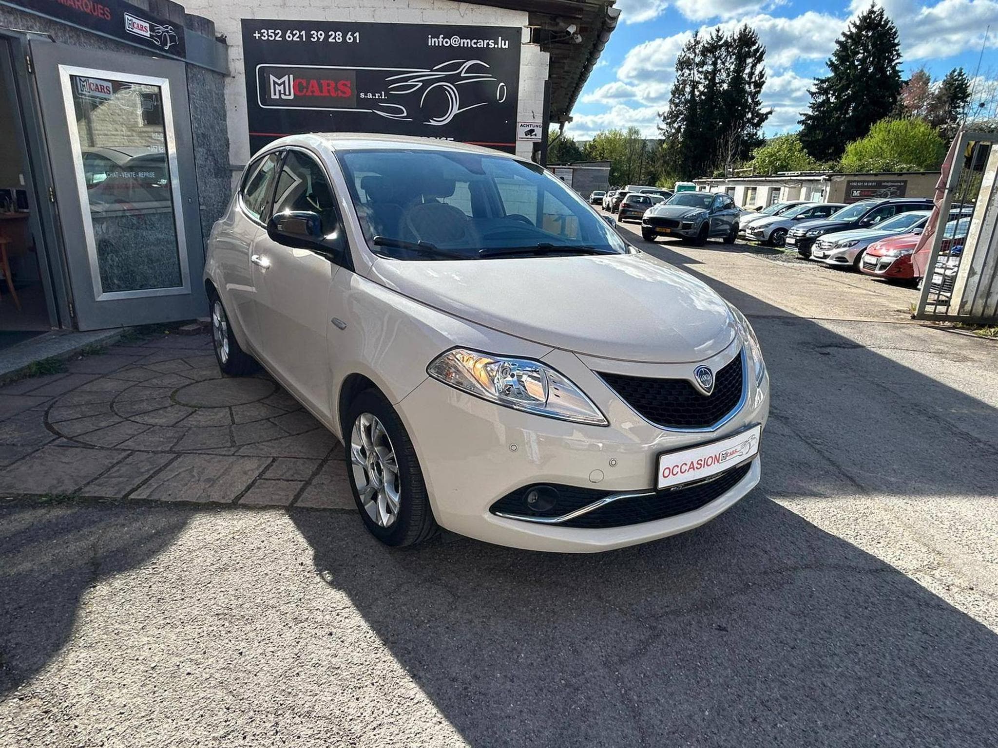 Lancia Ypsilon 1.2 Essence 5 Portes (2015) - Foto 7