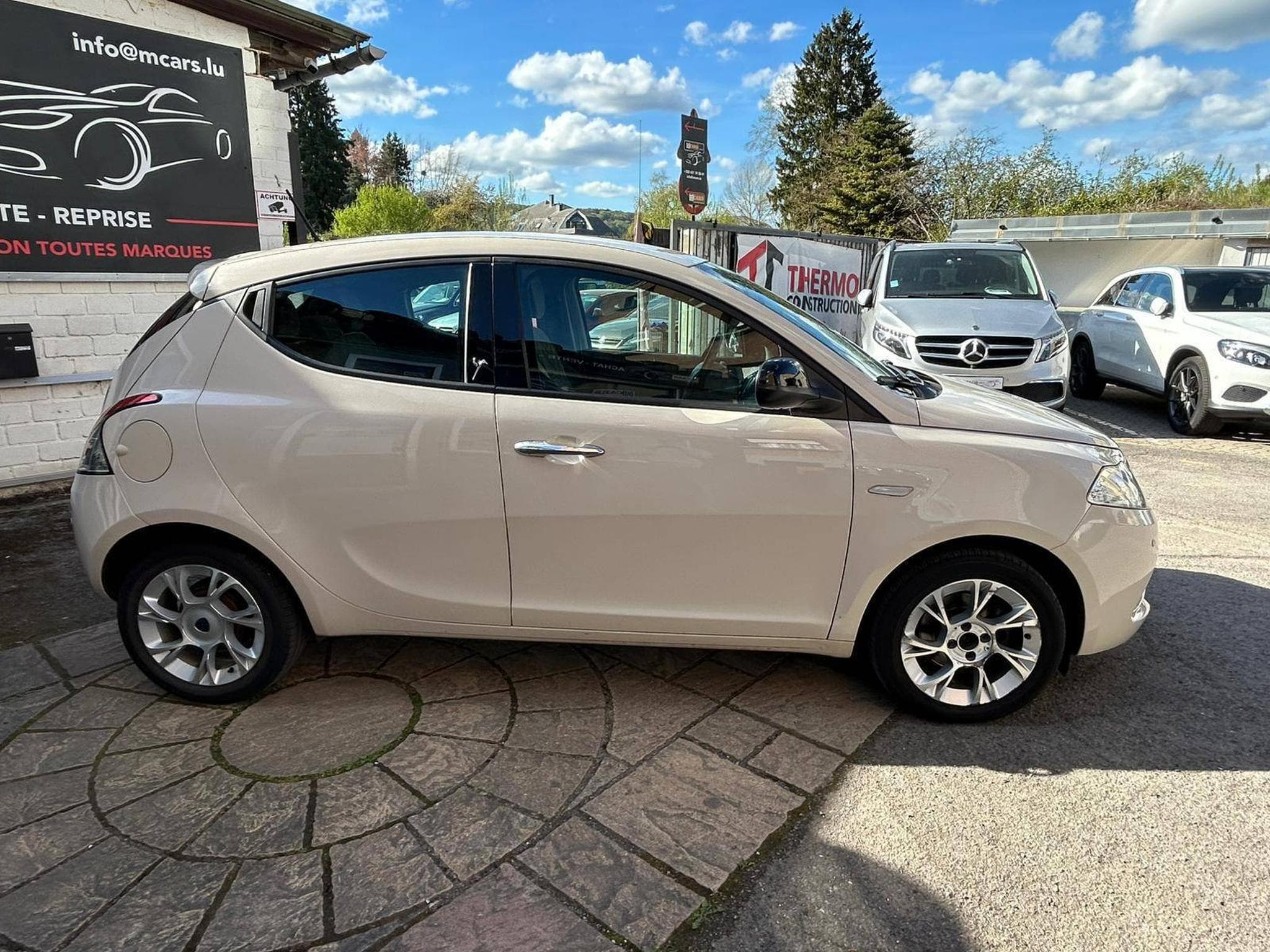 Lancia Ypsilon 1.2 Essence 5 Portes (2015) - Foto 8