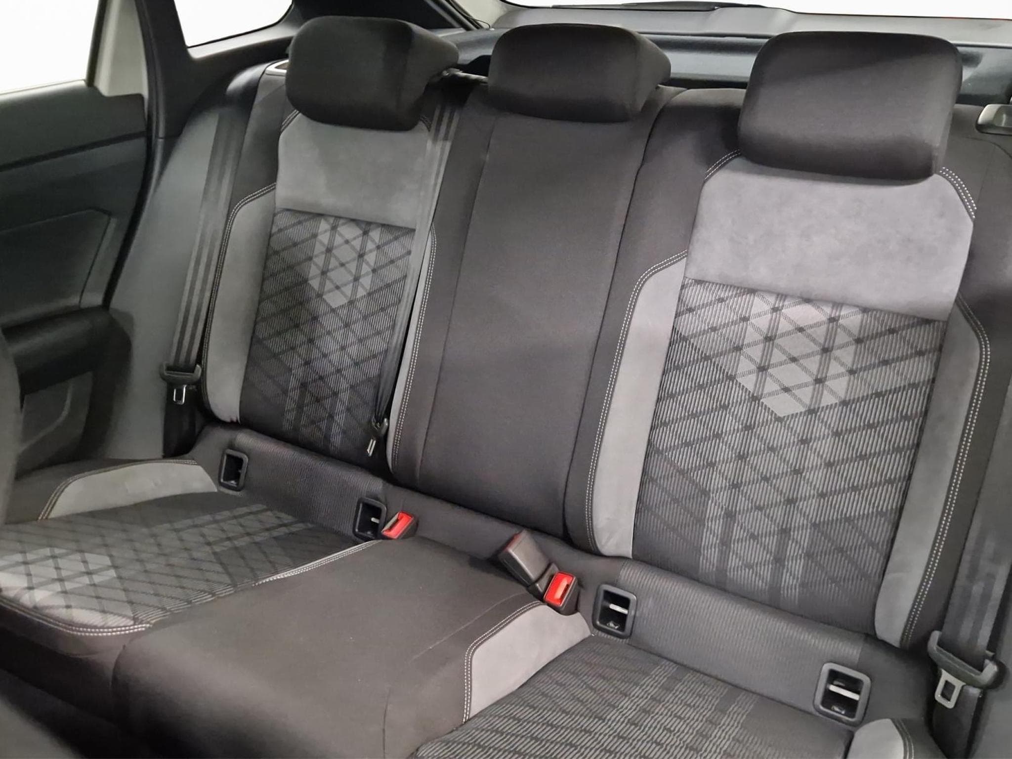 VW Taigo R-LINE (2024) - Foto 16