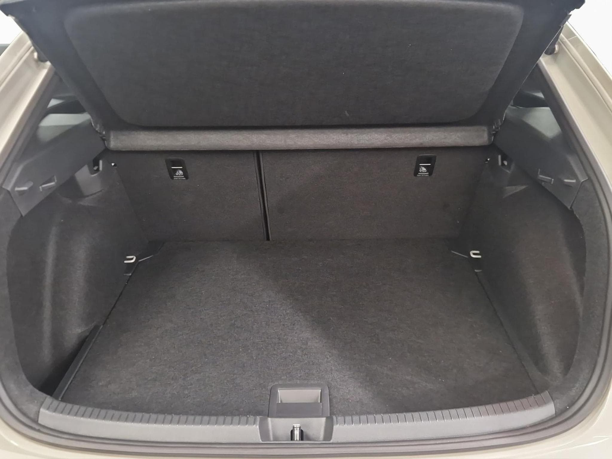 VW Taigo R-LINE (2024) - Foto 17