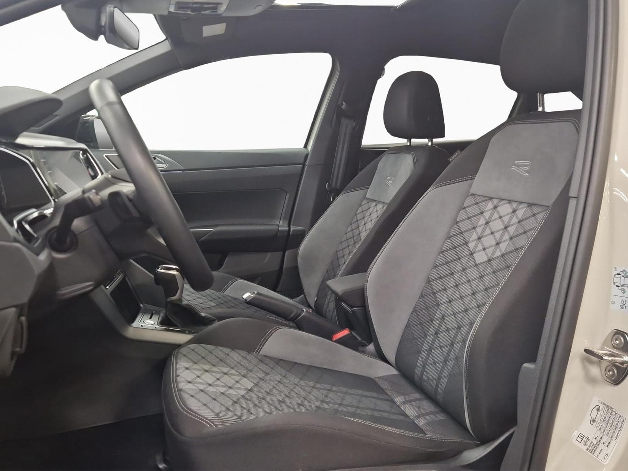 VW Taigo R-LINE (2024) - Foto 9