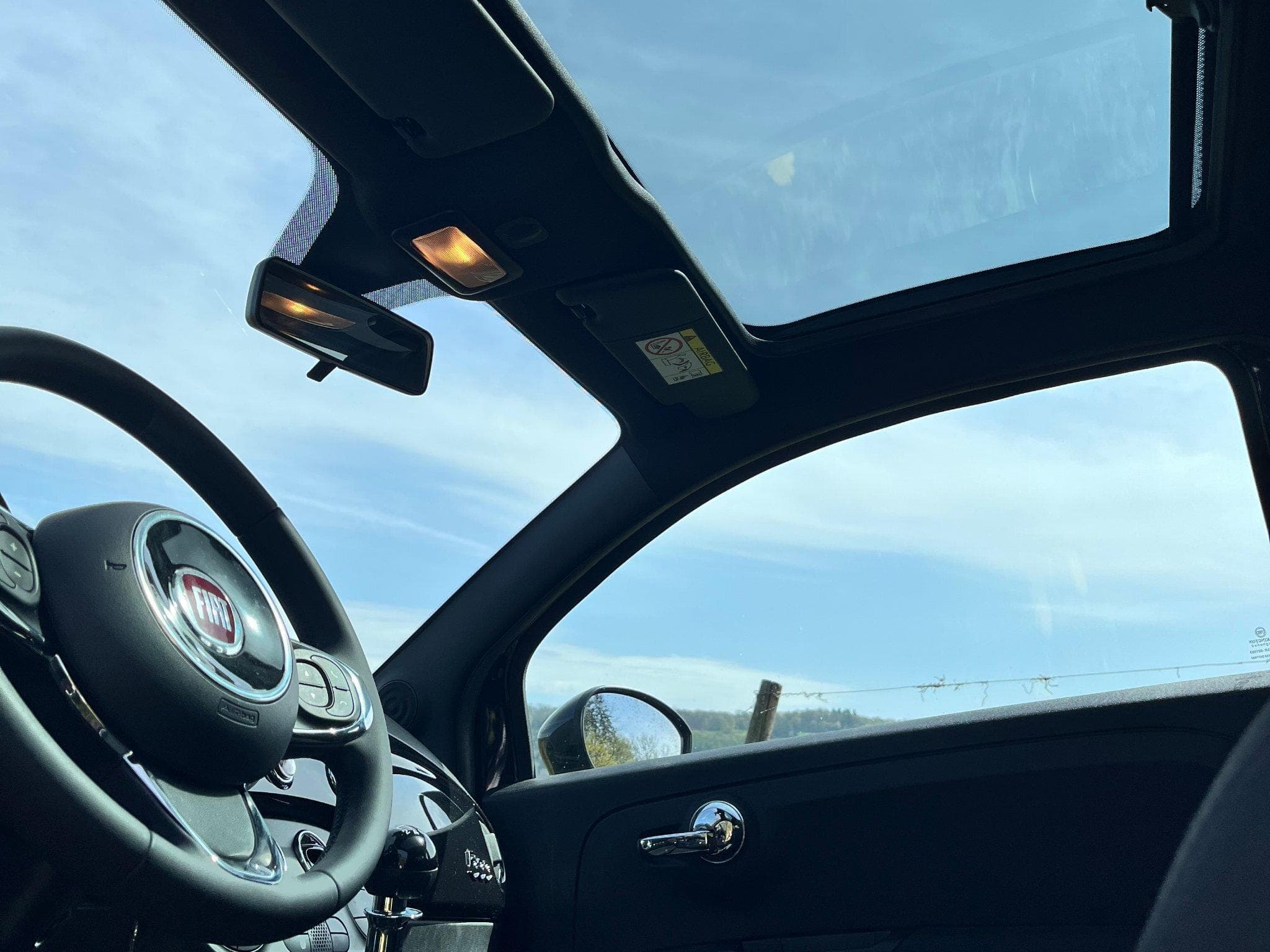 Fiat 500 Hybrid DolceVita (2024) - Photo 4