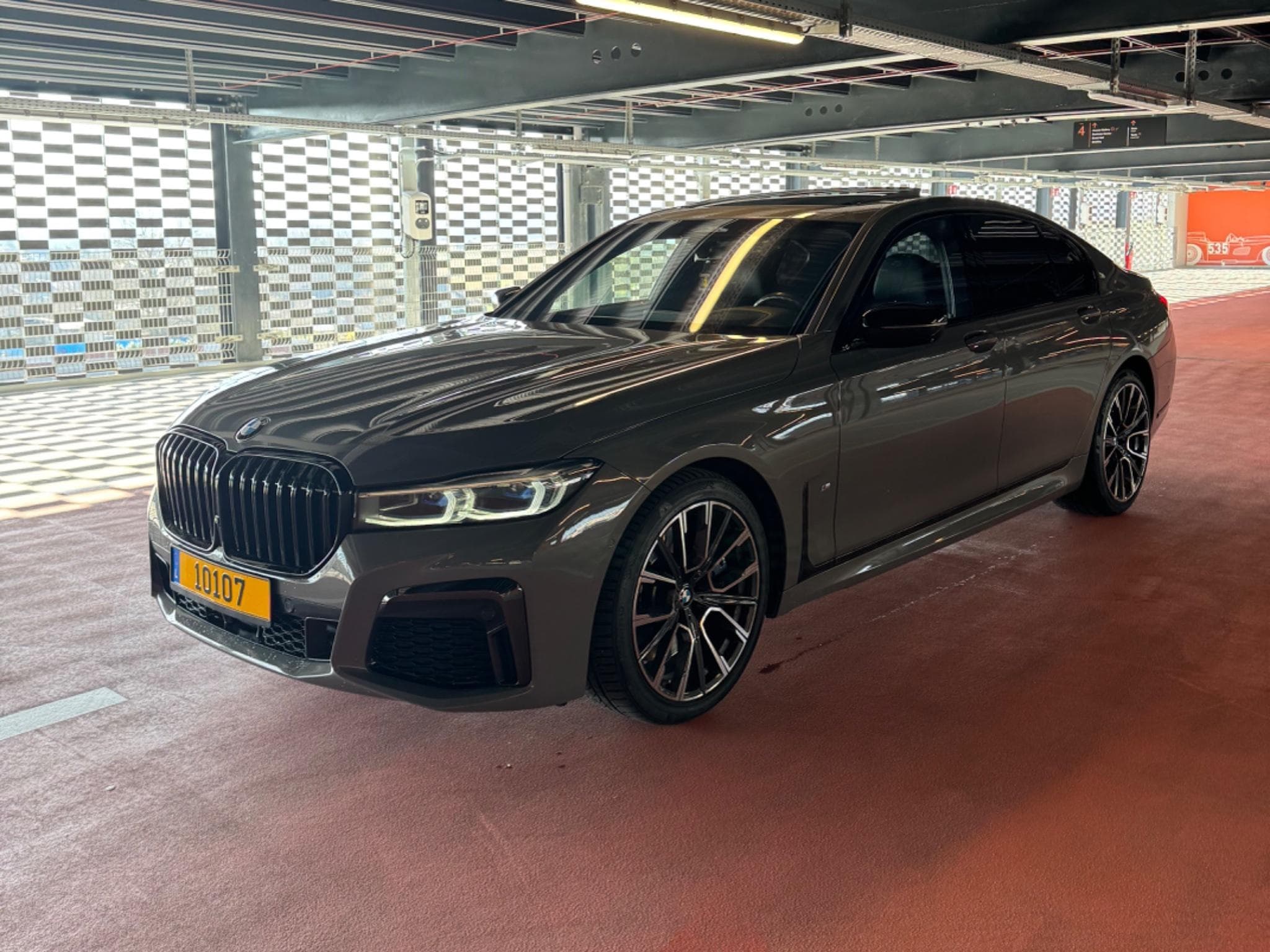 BMW 750 Pack M (2019) - Photo 1