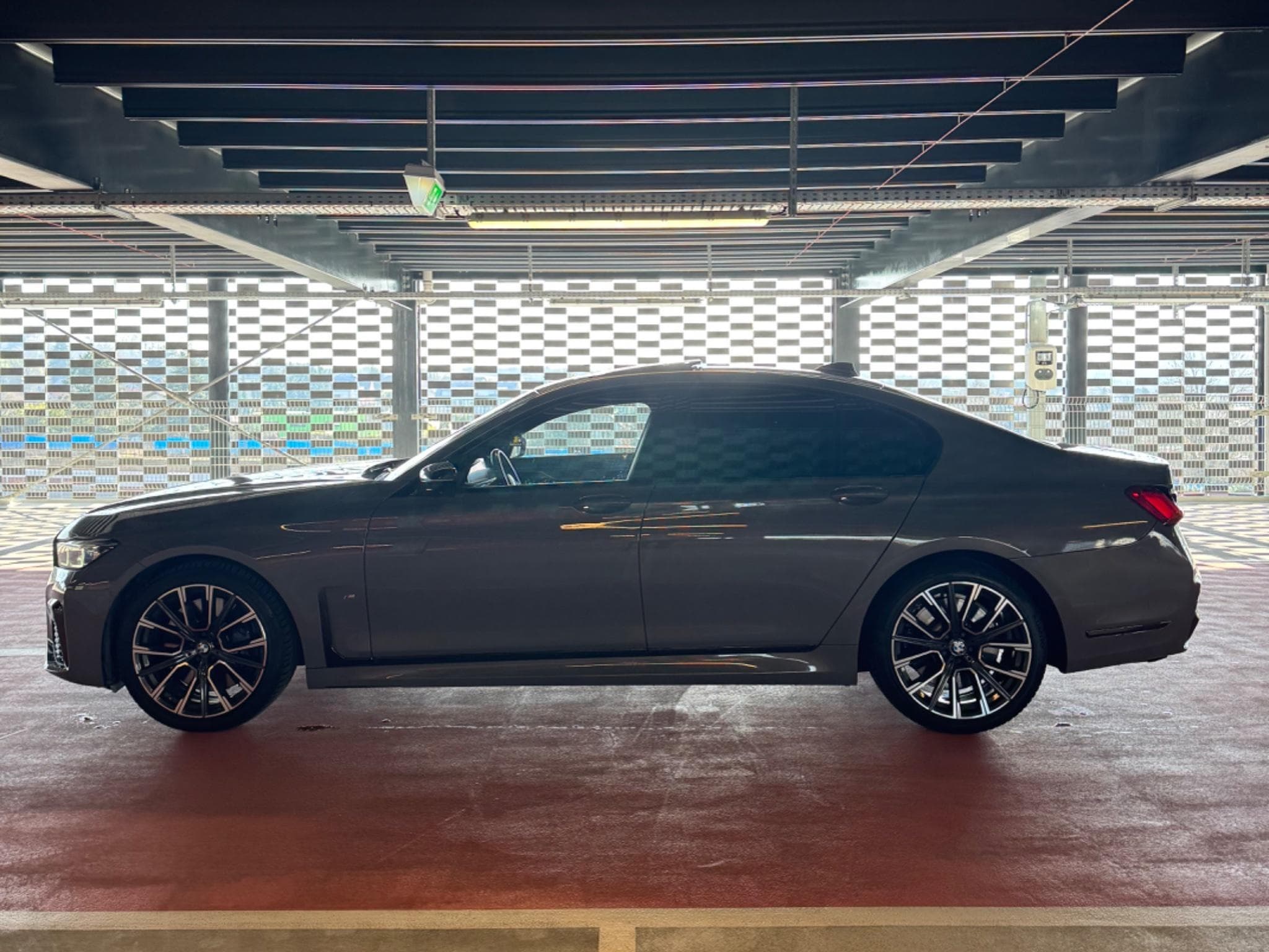 BMW 750 Pack M (2019) - Photo 2