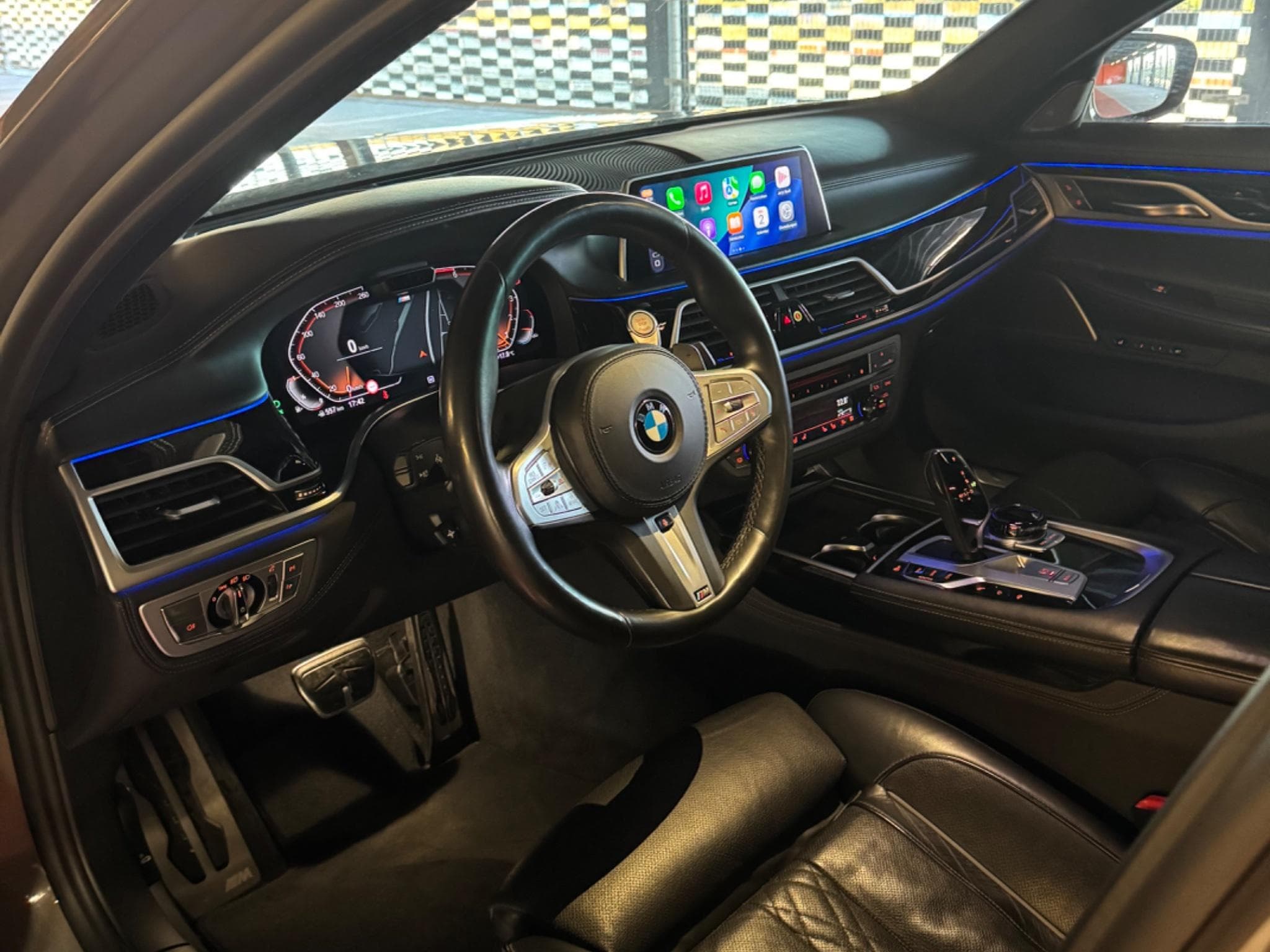 BMW 750 Pack M (2019) - Photo 3