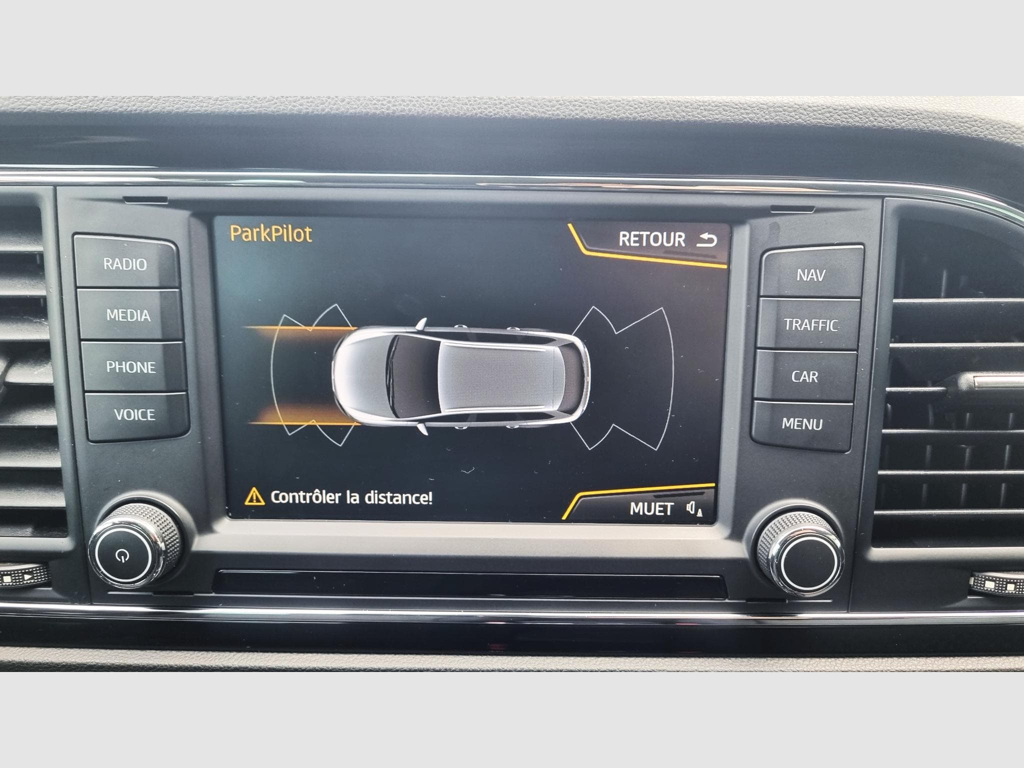 Seat Leon 2.0 TDI 150 CH STYLE BUSINESS (2016) - Photo 16