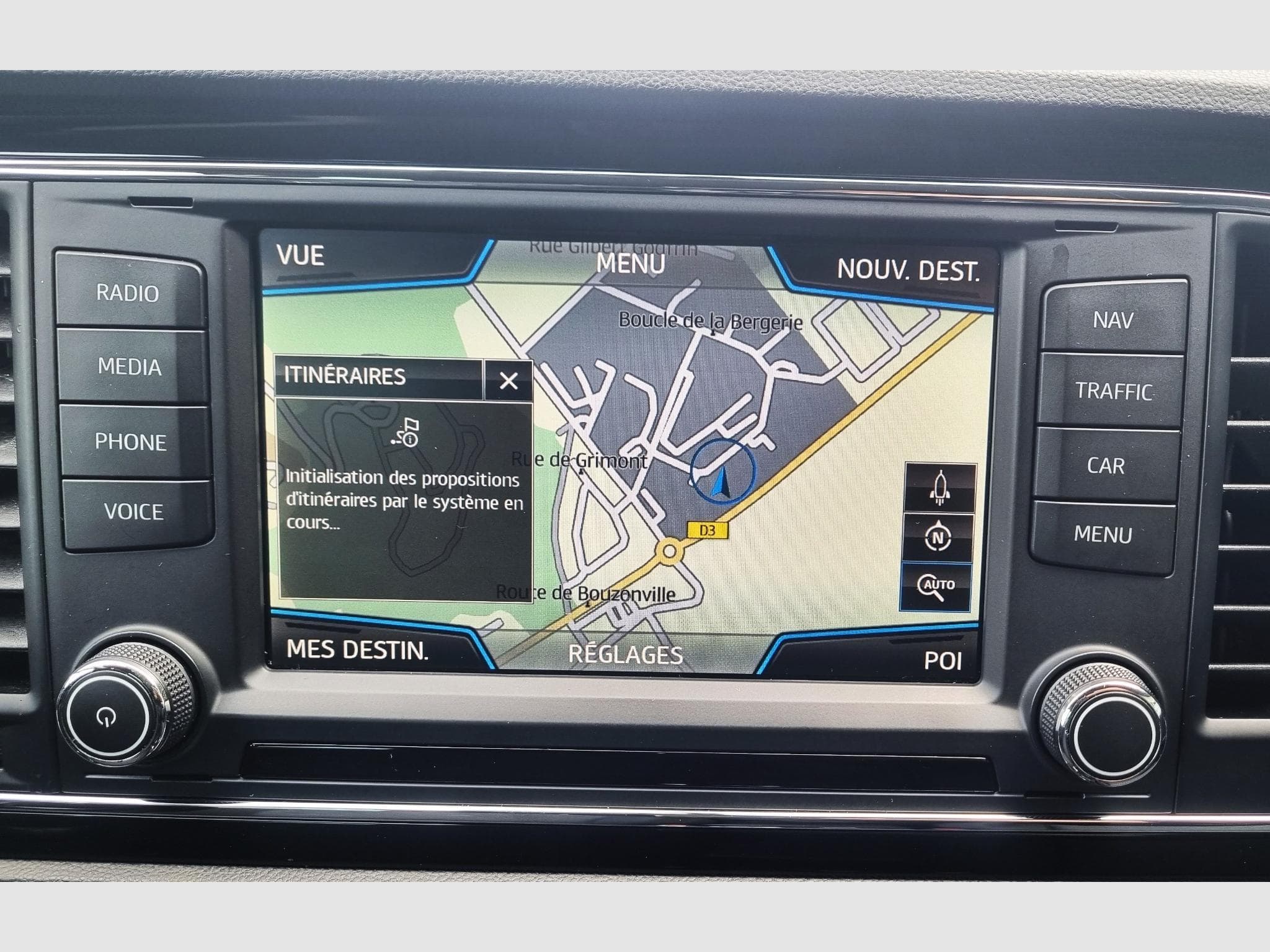 Seat Leon 2.0 TDI 150 CH STYLE BUSINESS (2016) - Photo 17