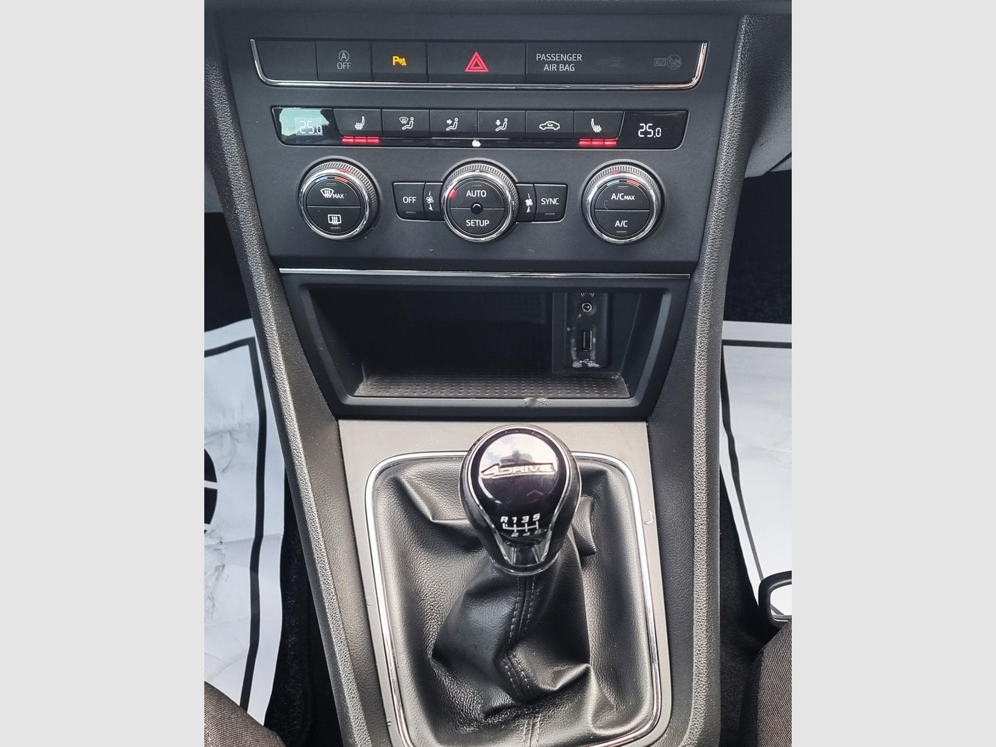 Seat Leon 2.0 TDI 150 CH STYLE BUSINESS (2016) - Photo 18