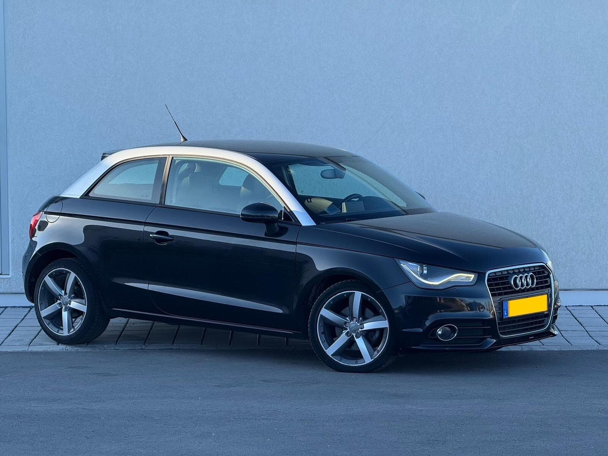 Audi A1 1.6 TDI (2011) - Photo 2