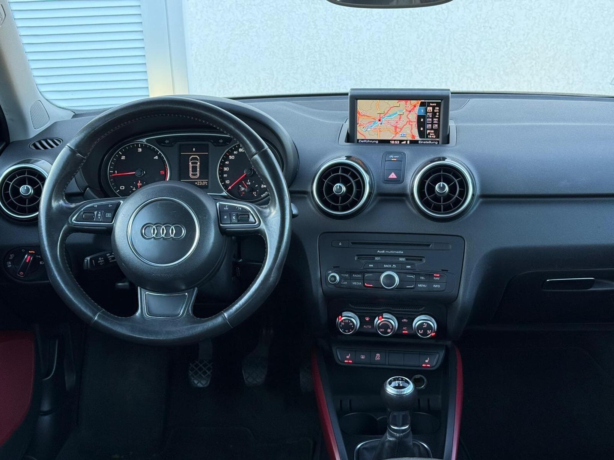 Audi A1 1.6 TDI (2011) - Photo 5