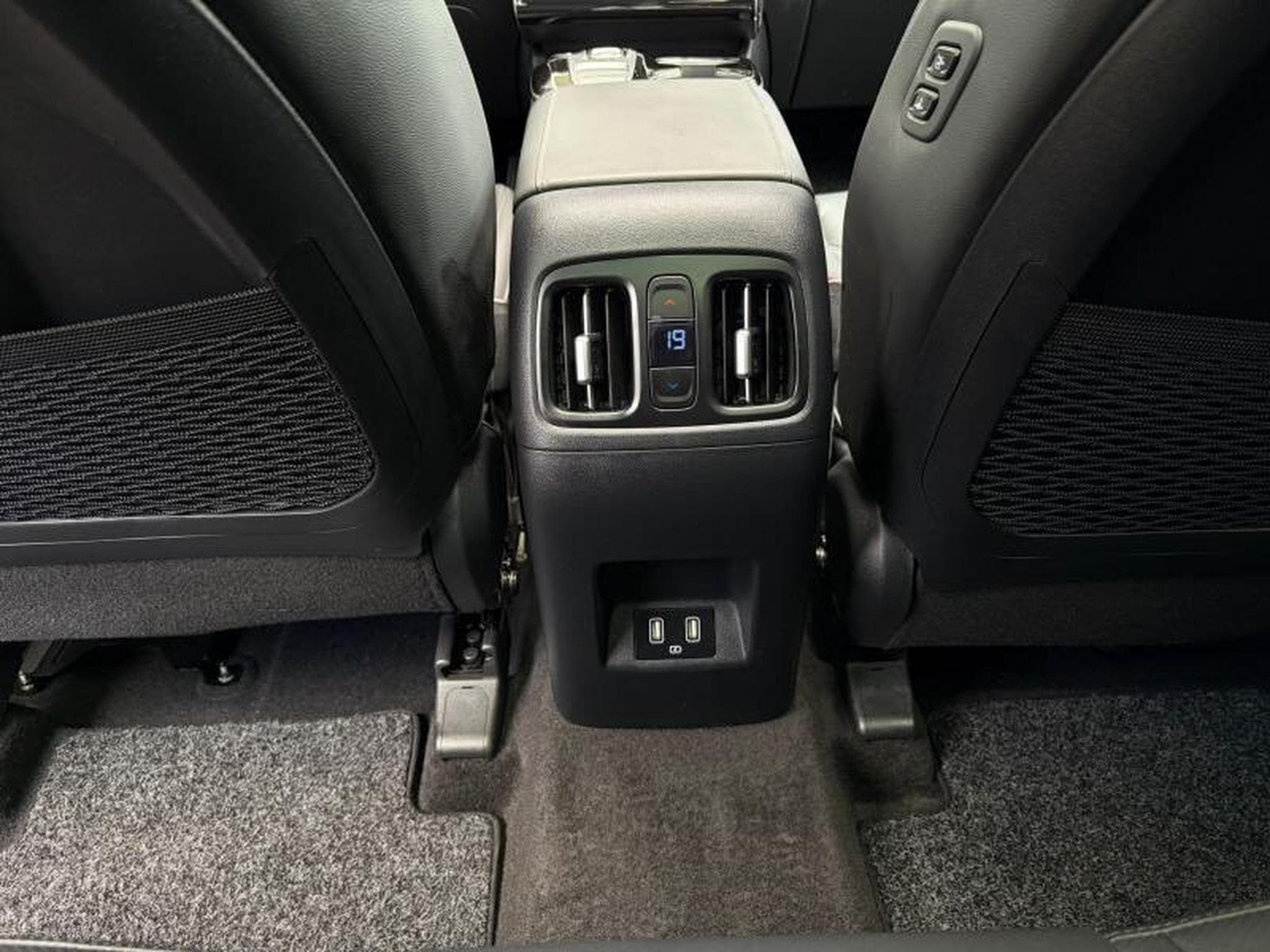 Hyundai Tucson IX35 1.6L 150CV (2022) - Photo 13