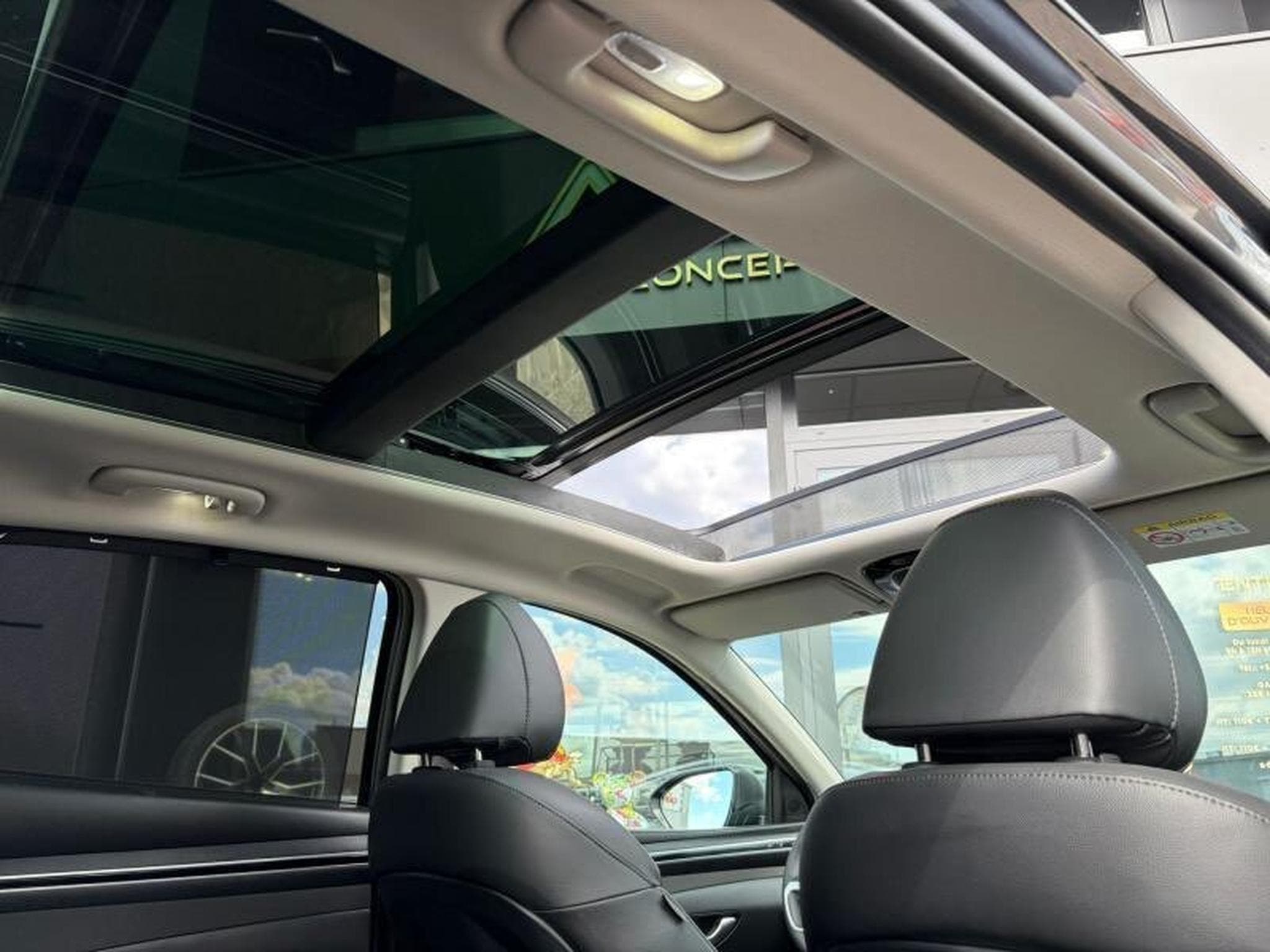 Hyundai Tucson IX35 1.6L 150CV (2022) - Photo 11