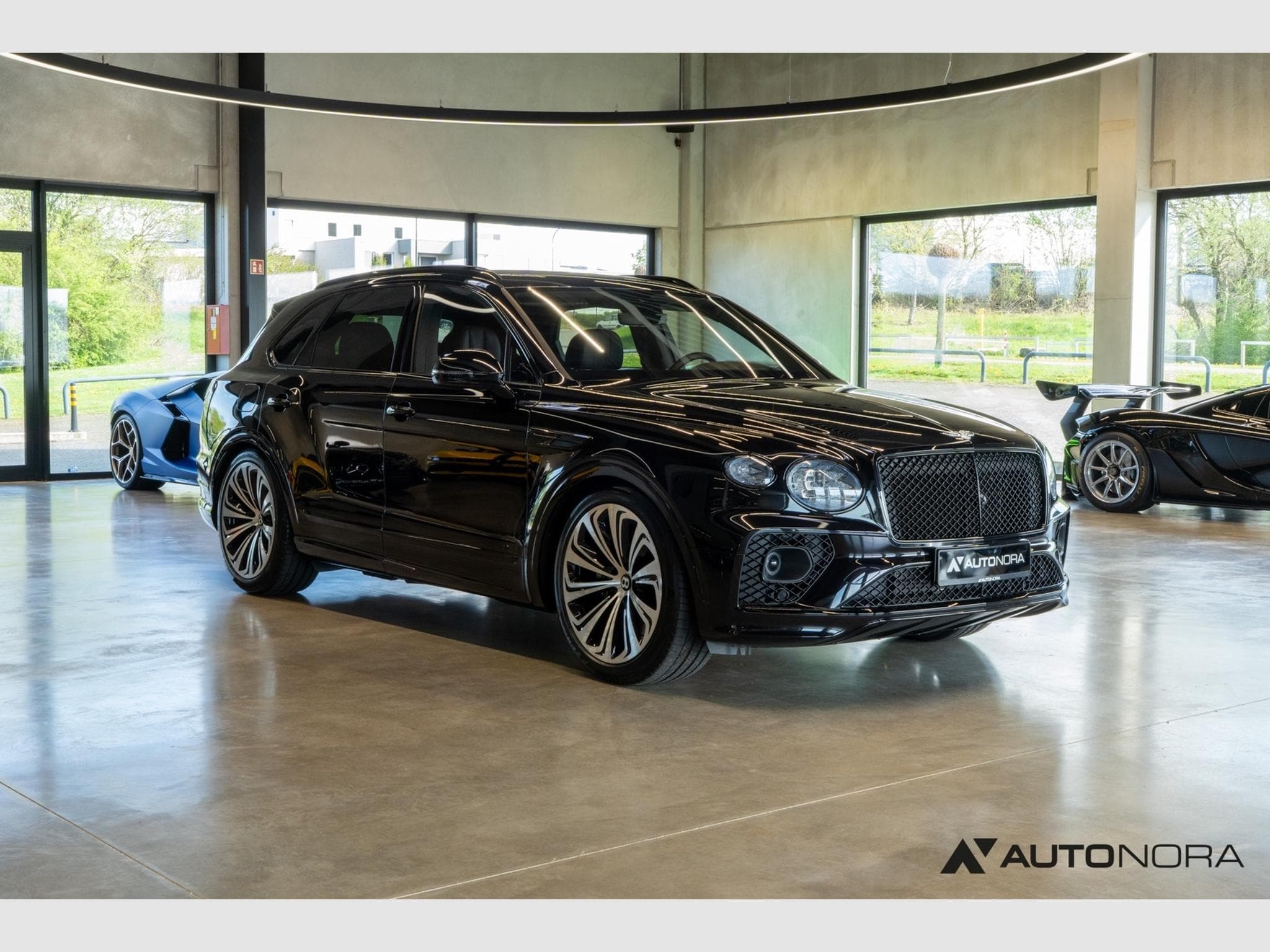 Bentley Bentayga V8 Mulliner (2021) - Photo 3