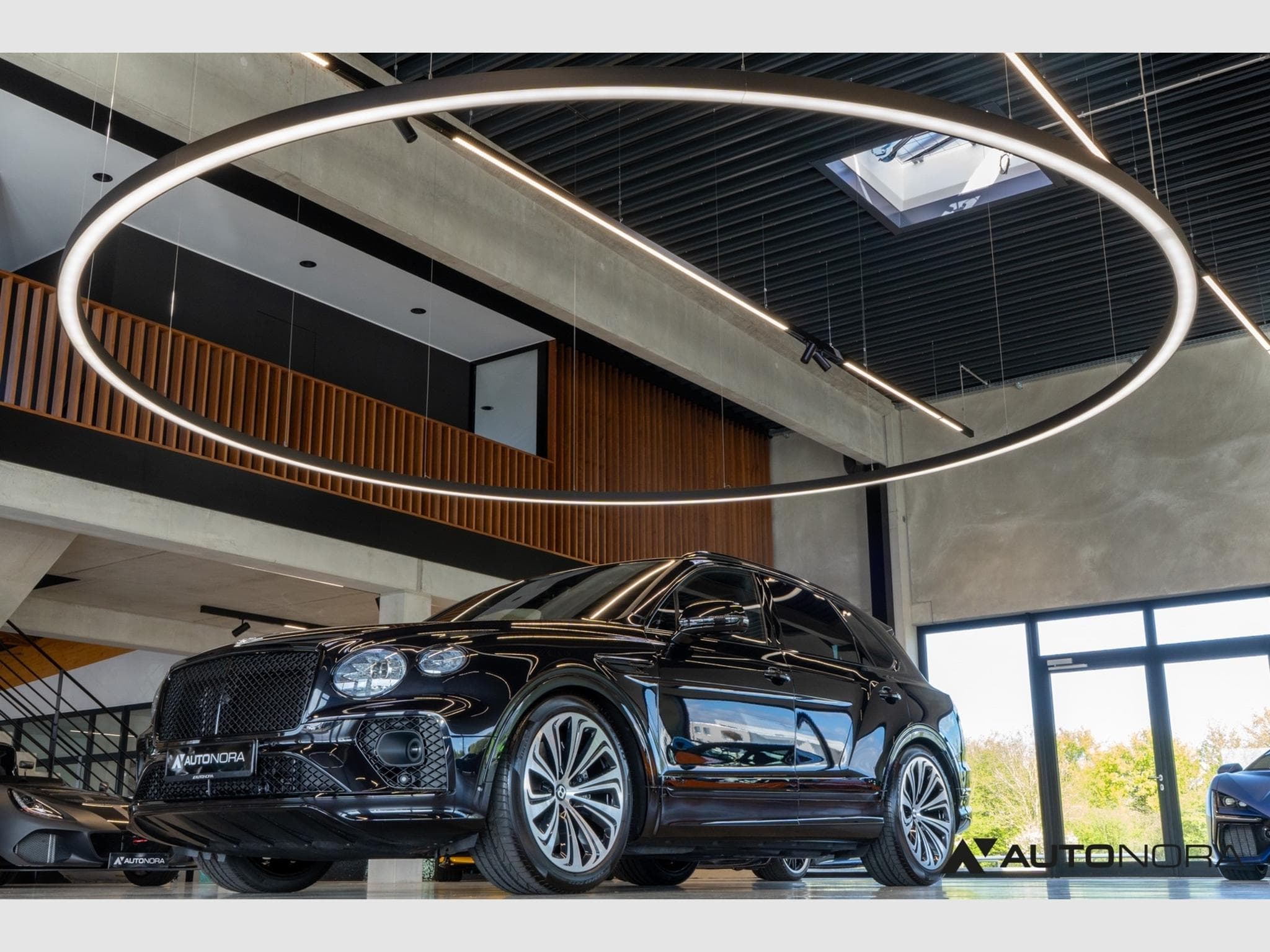 Bentley Bentayga V8 Mulliner (2021) - Photo 10