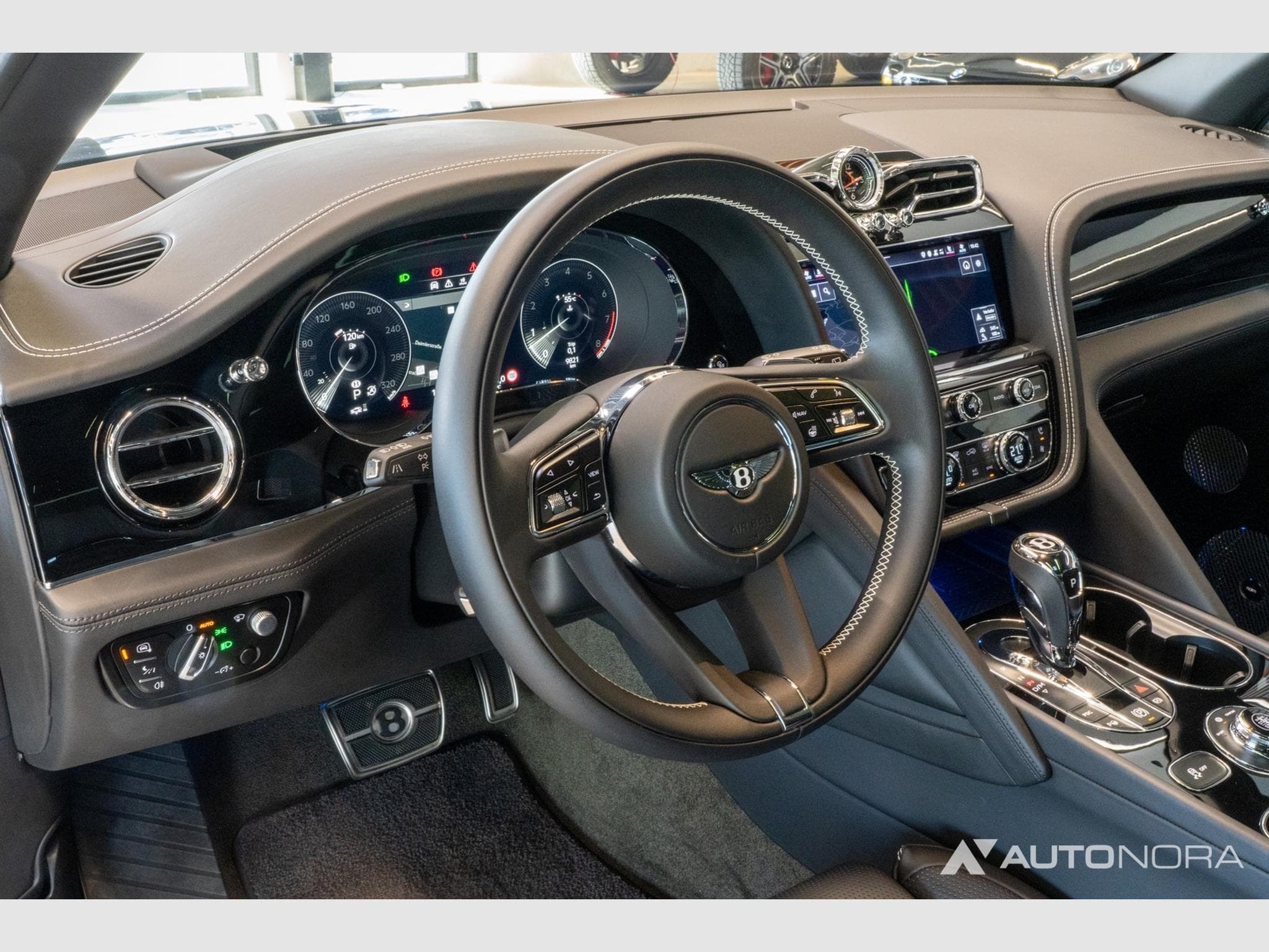 Bentley Bentayga V8 Mulliner (2021) - Photo 12