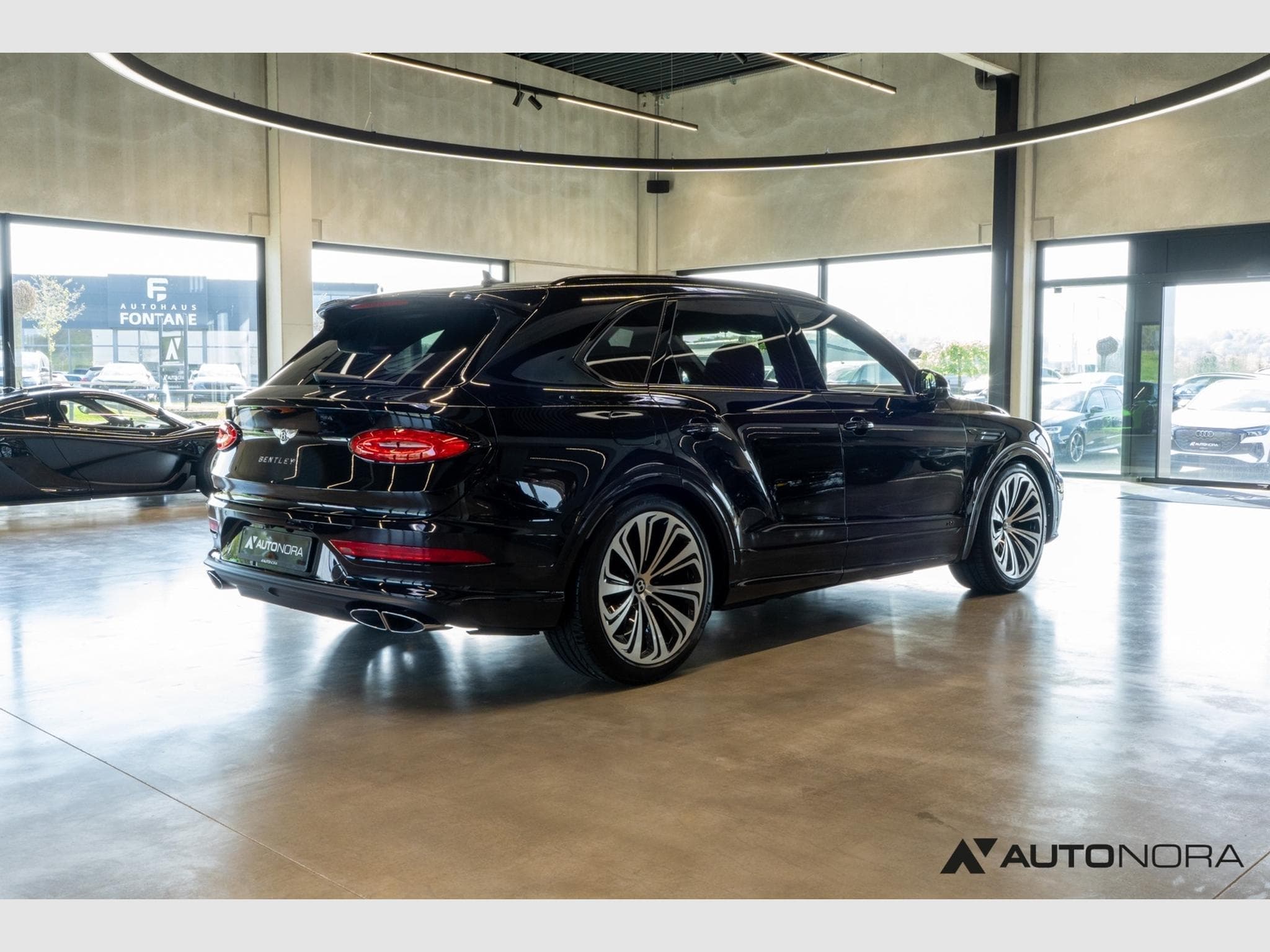 Bentley Bentayga V8 Mulliner (2021) - Photo 4