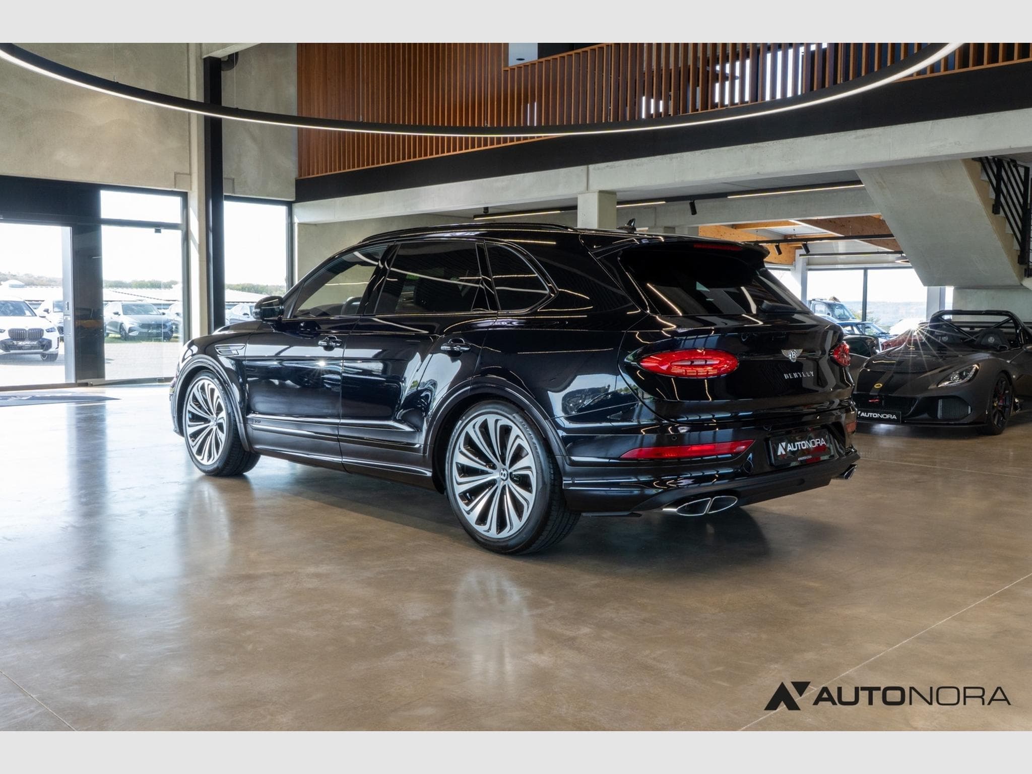 Bentley Bentayga V8 Mulliner (2021) - Photo 2