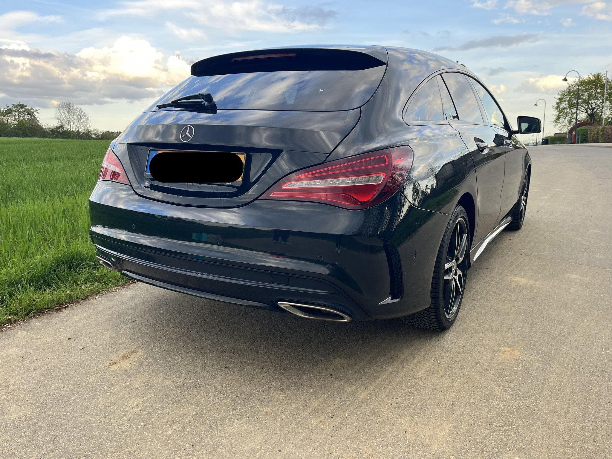 Mercedes CLA 180 Shooting Brake AMG Line - Panoramic (2019) - Foto 2