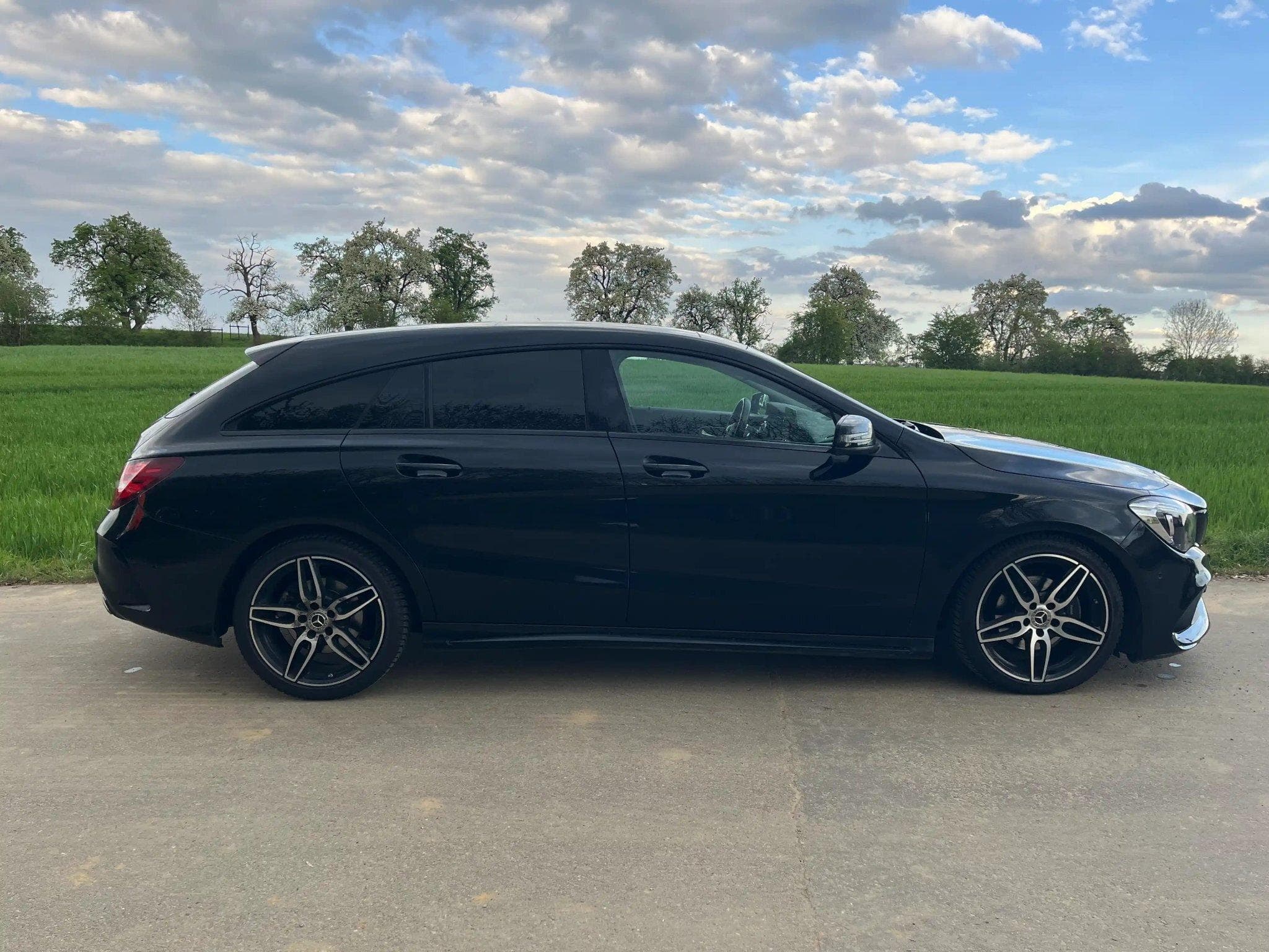 Mercedes CLA 180 Shooting Brake AMG Line - Panoramic (2019) - Foto 1