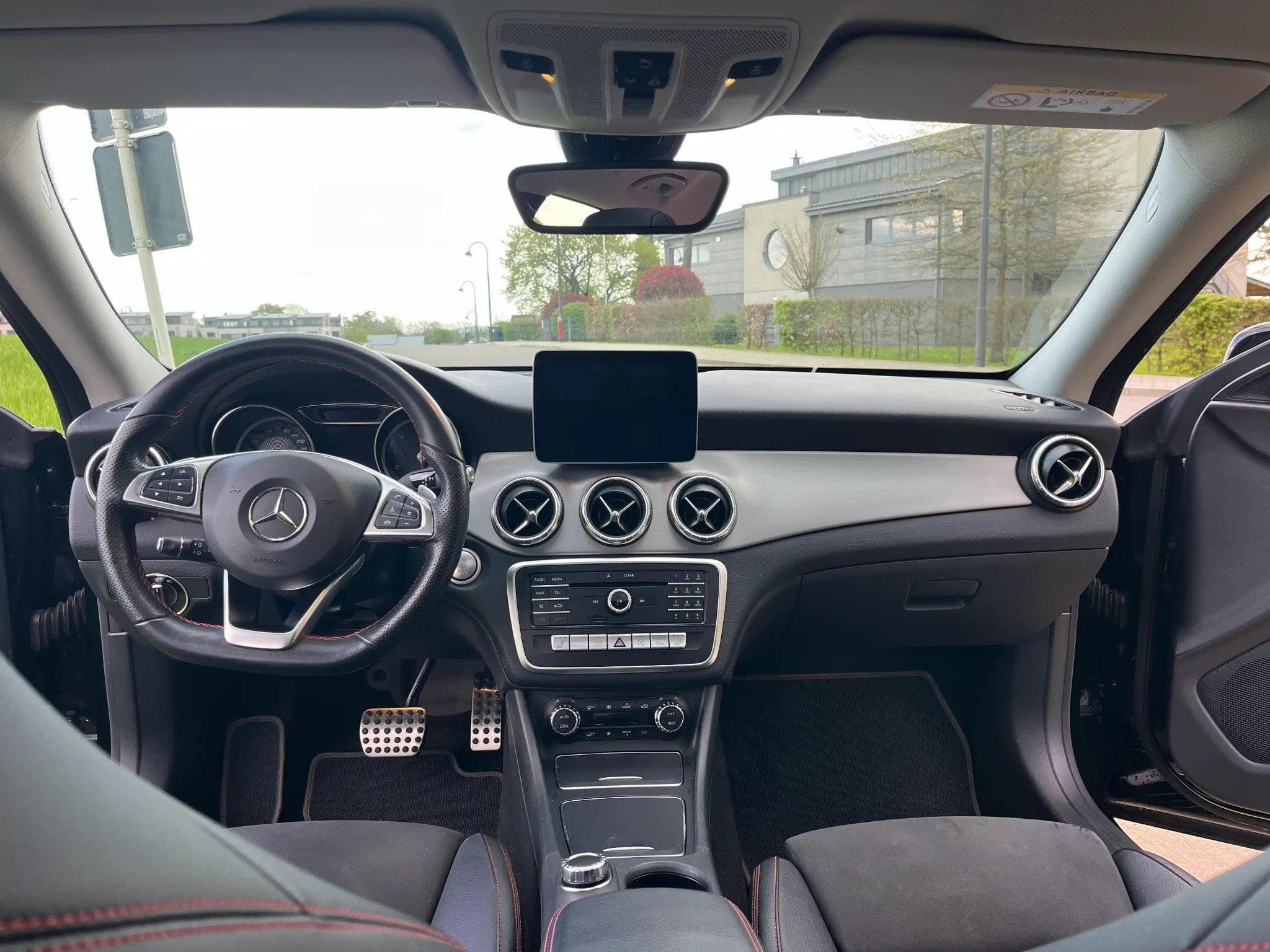 Mercedes CLA 180 Shooting Brake AMG Line - Panoramic (2019) - Foto 4