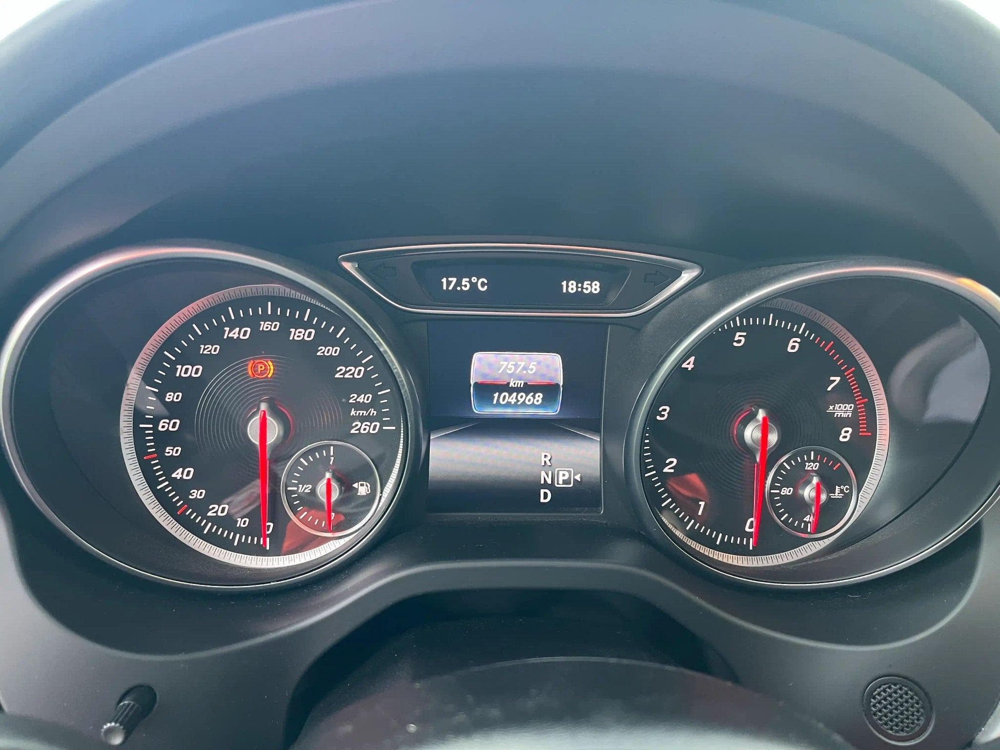 Mercedes CLA 180 Shooting Brake AMG Line - Panoramic (2019) - Foto 9