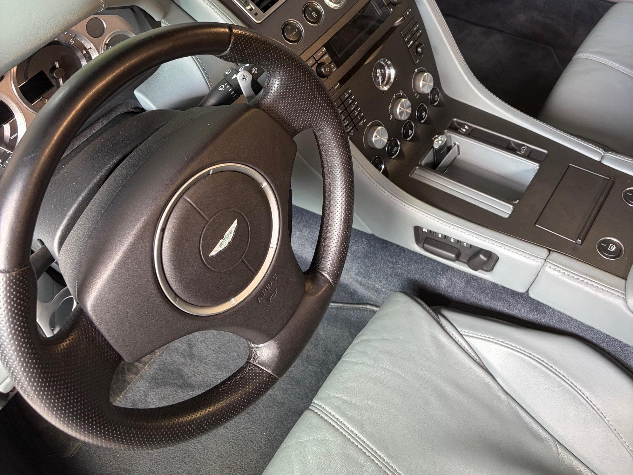 Aston-Martin V8 Vantage Sportshift (2007) - Photo 3