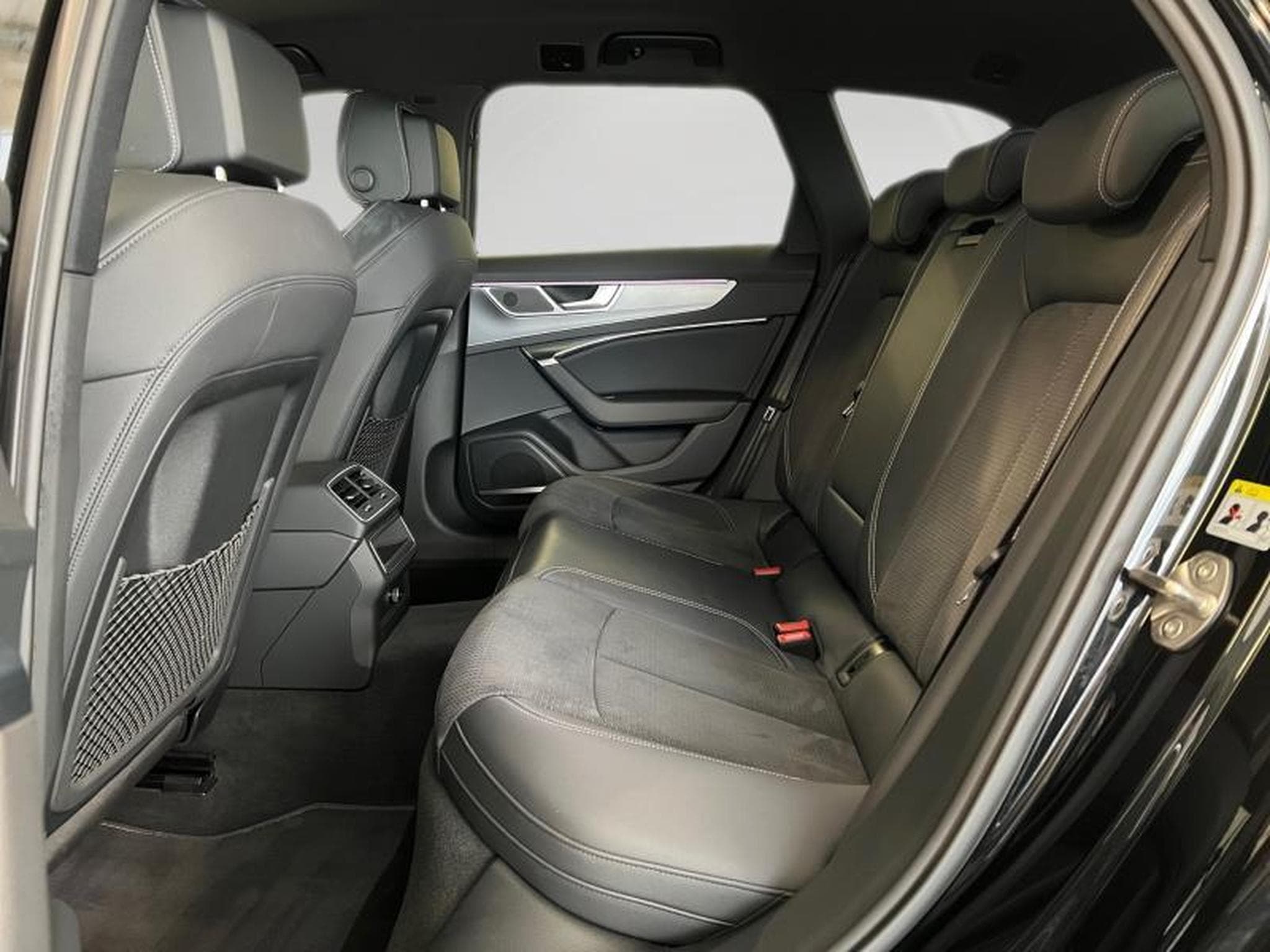 Audi A6 S-Line (2023) - Photo 15