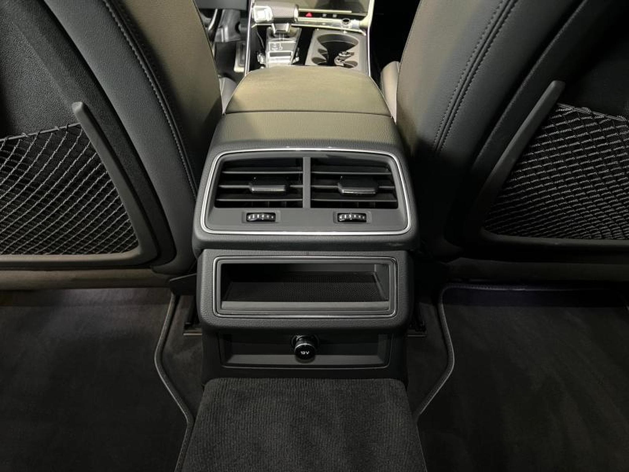 Audi A6 S-Line (2023) - Photo 16