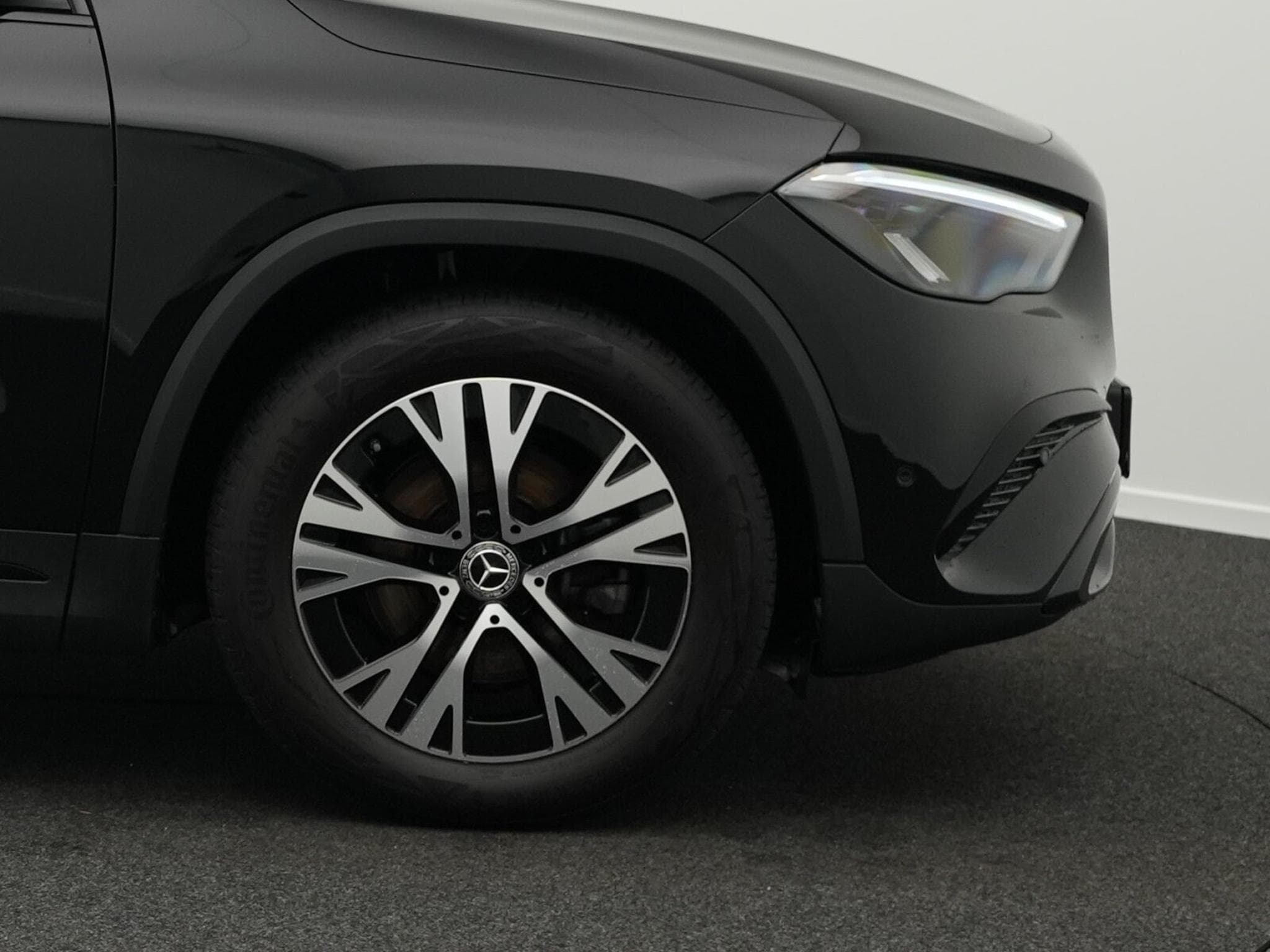 Mercedes GLA 180 d Progressive LED+Kamera+Night+MBUX (2025) - Photo 8