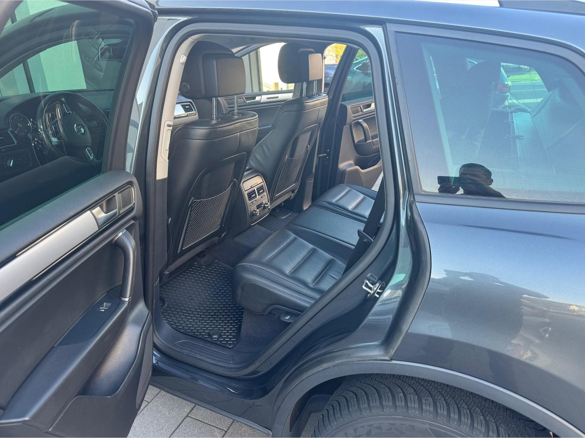 VW Touareg 3.0 Tdi 4x4 (2013) - Photo 7