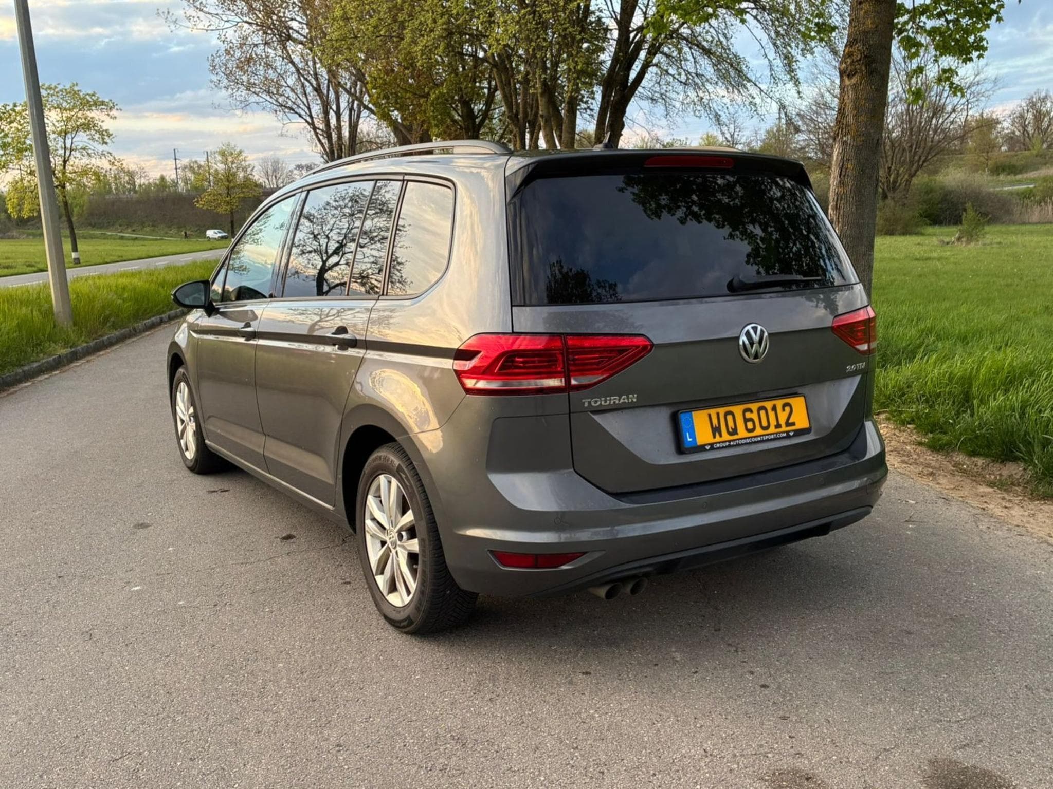 VW Touran 7 places (2015) - Photo 2