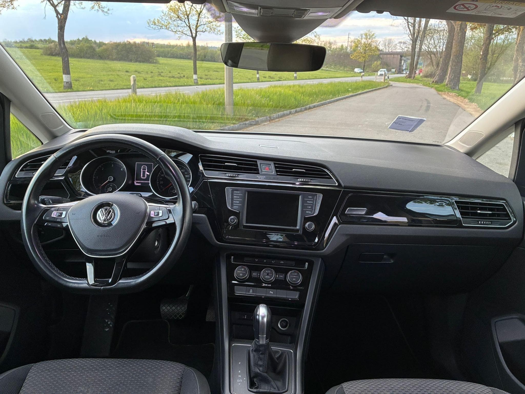 VW Touran 7 places (2015) - Photo 4