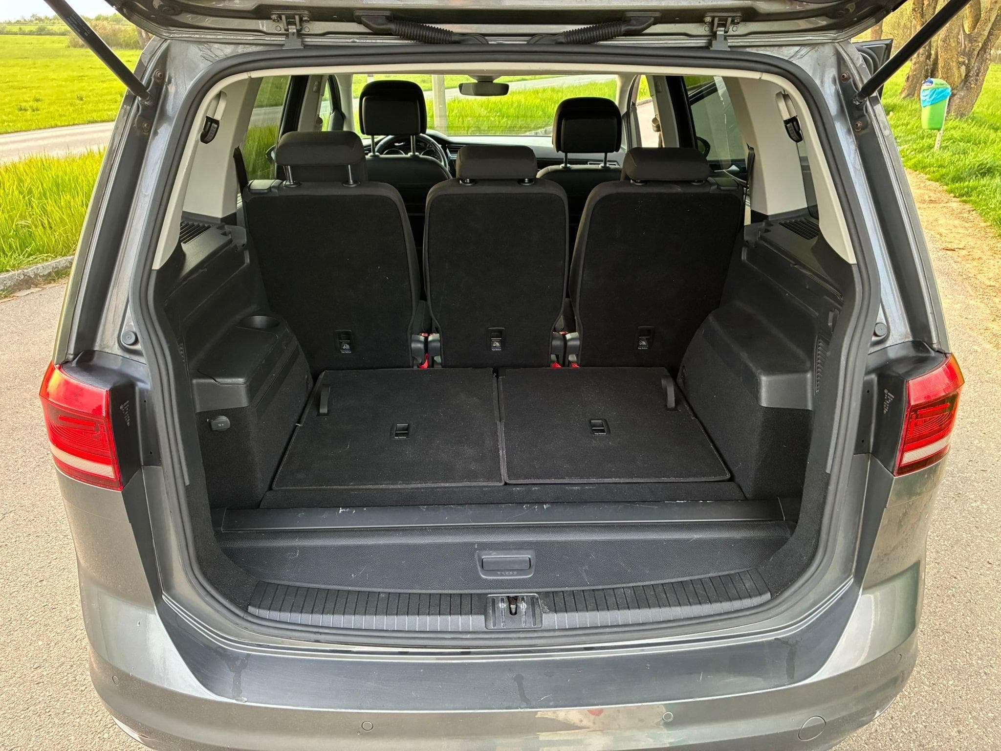 VW Touran 7 places (2015) - Photo 6