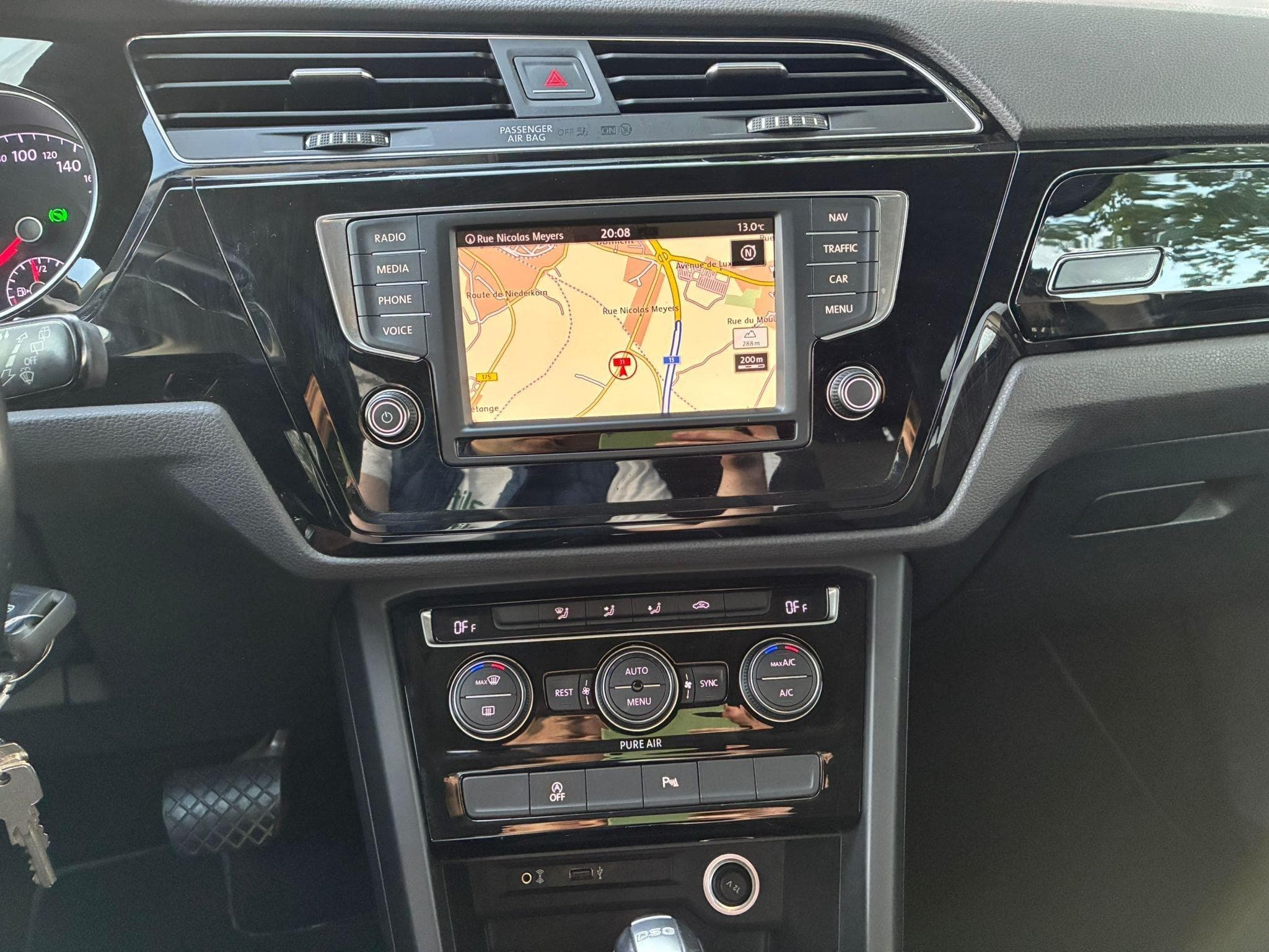 VW Touran 7 places (2015) - Photo 8