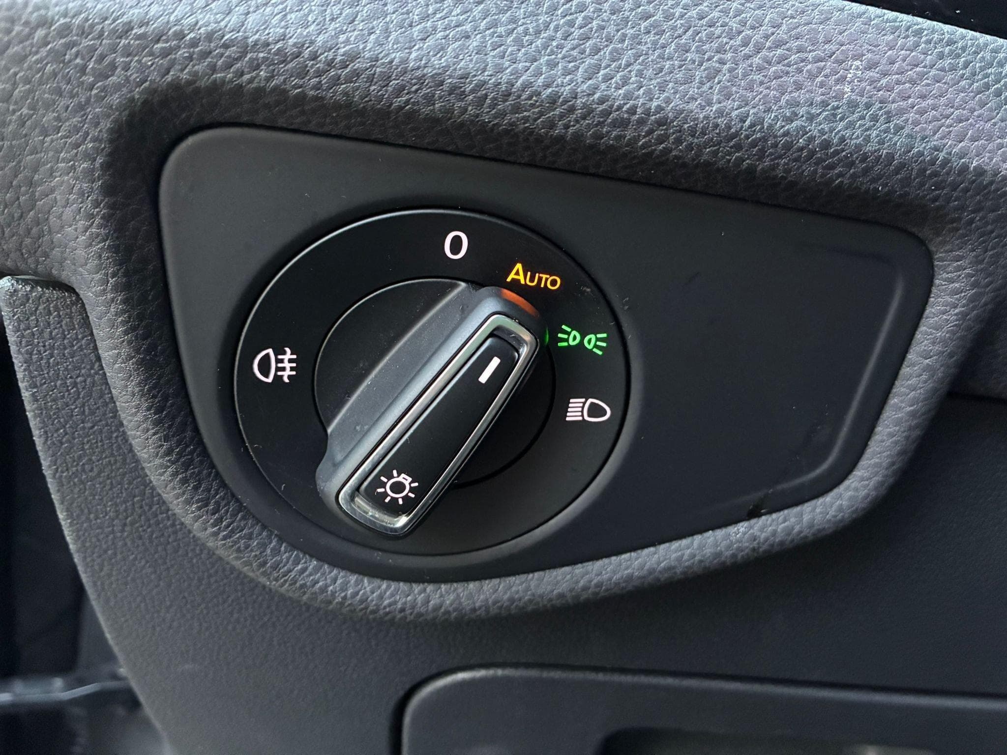 VW Touran 7 places (2015) - Photo 10