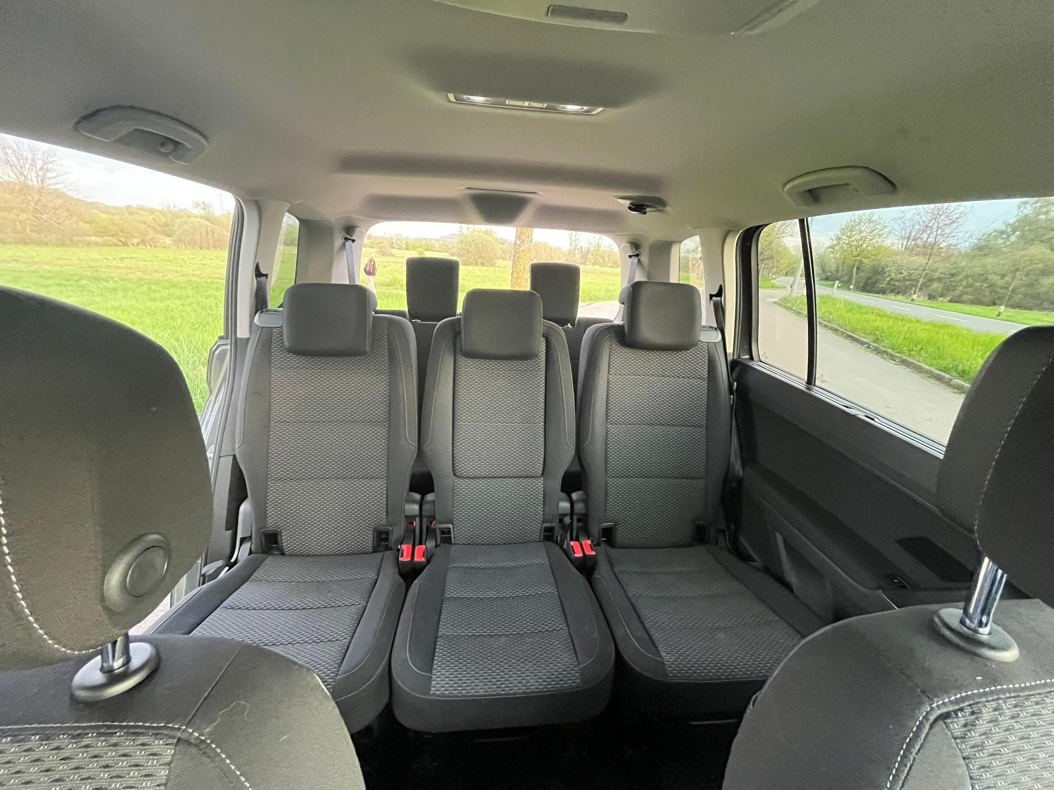 VW Touran 7 places (2015) - Photo 12