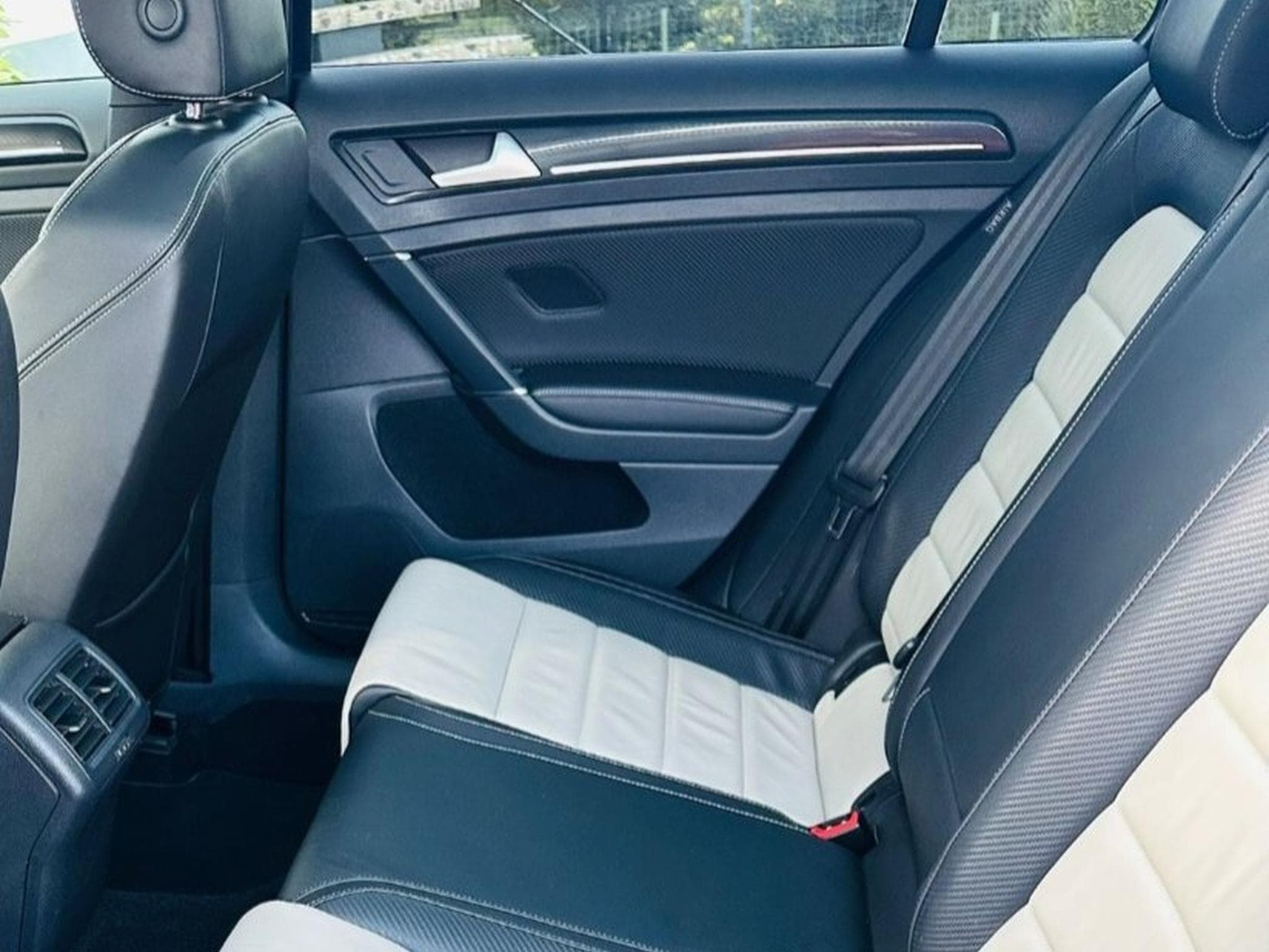 VW Golf 7 R Variant (2016) - Photo 6