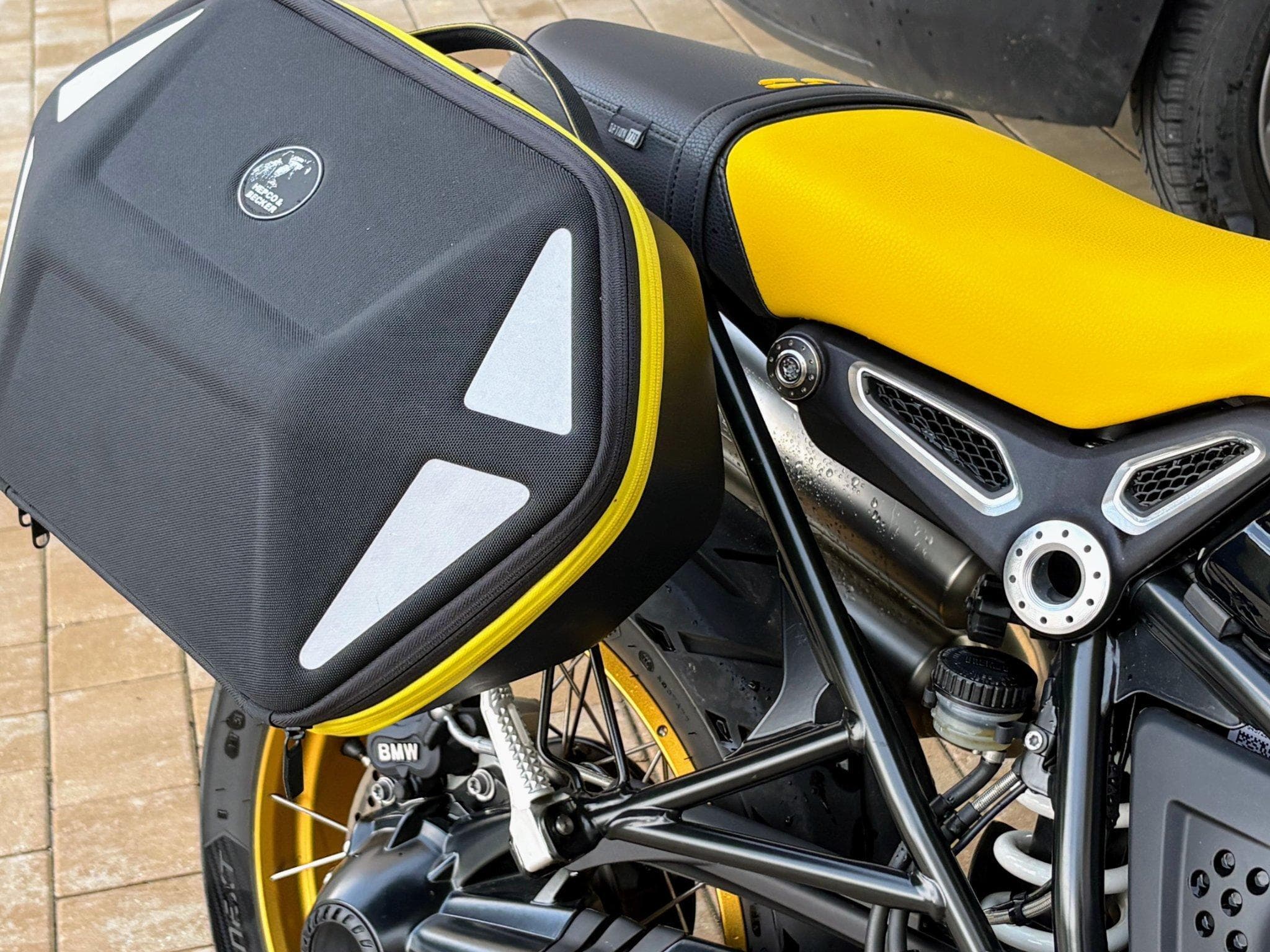 BMW R RNINE T URBAN GS 40 YEARS EDITION (2022) - Photo 3