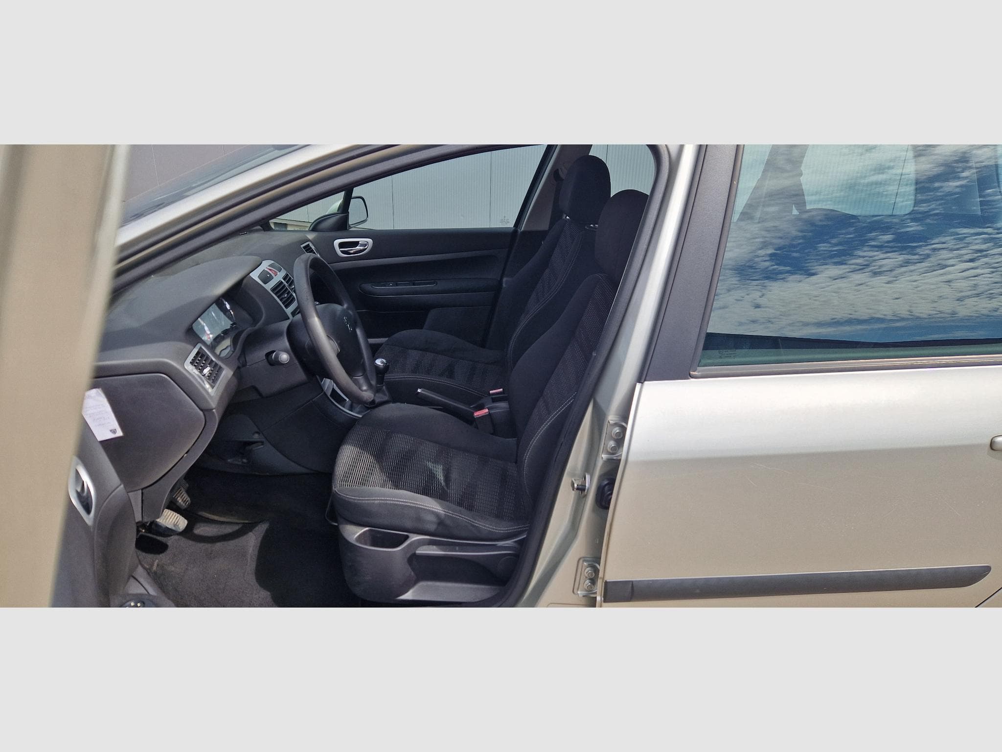 Peugeot 307 SW 1.6 Hdi design 90ch (2007) - Photo 9