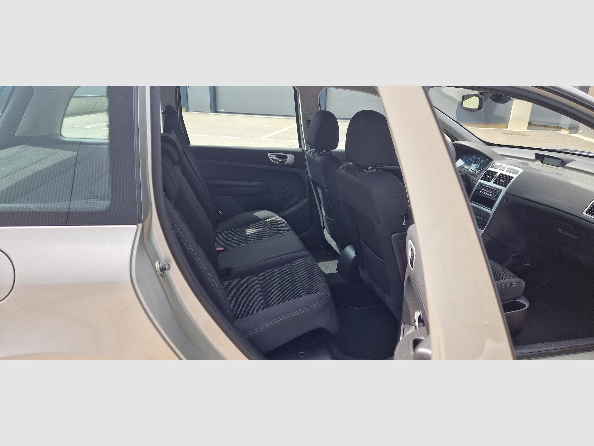 Peugeot 307 SW 1.6 Hdi design 90ch (2007) - Photo 12